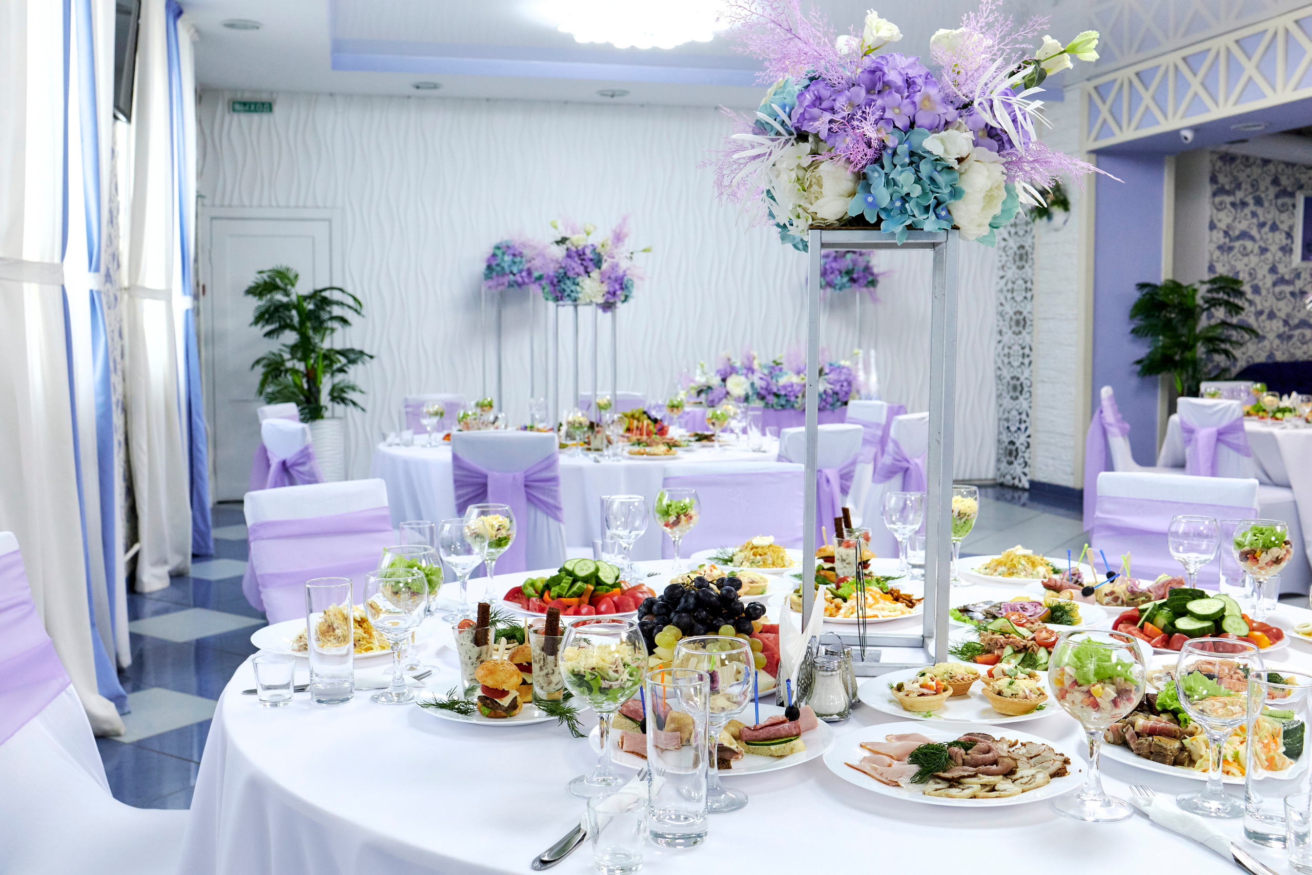 Кафе Гжель (сиреневый цвет). Фотограф Иван Кузьмин на любое Ваше мероприятие