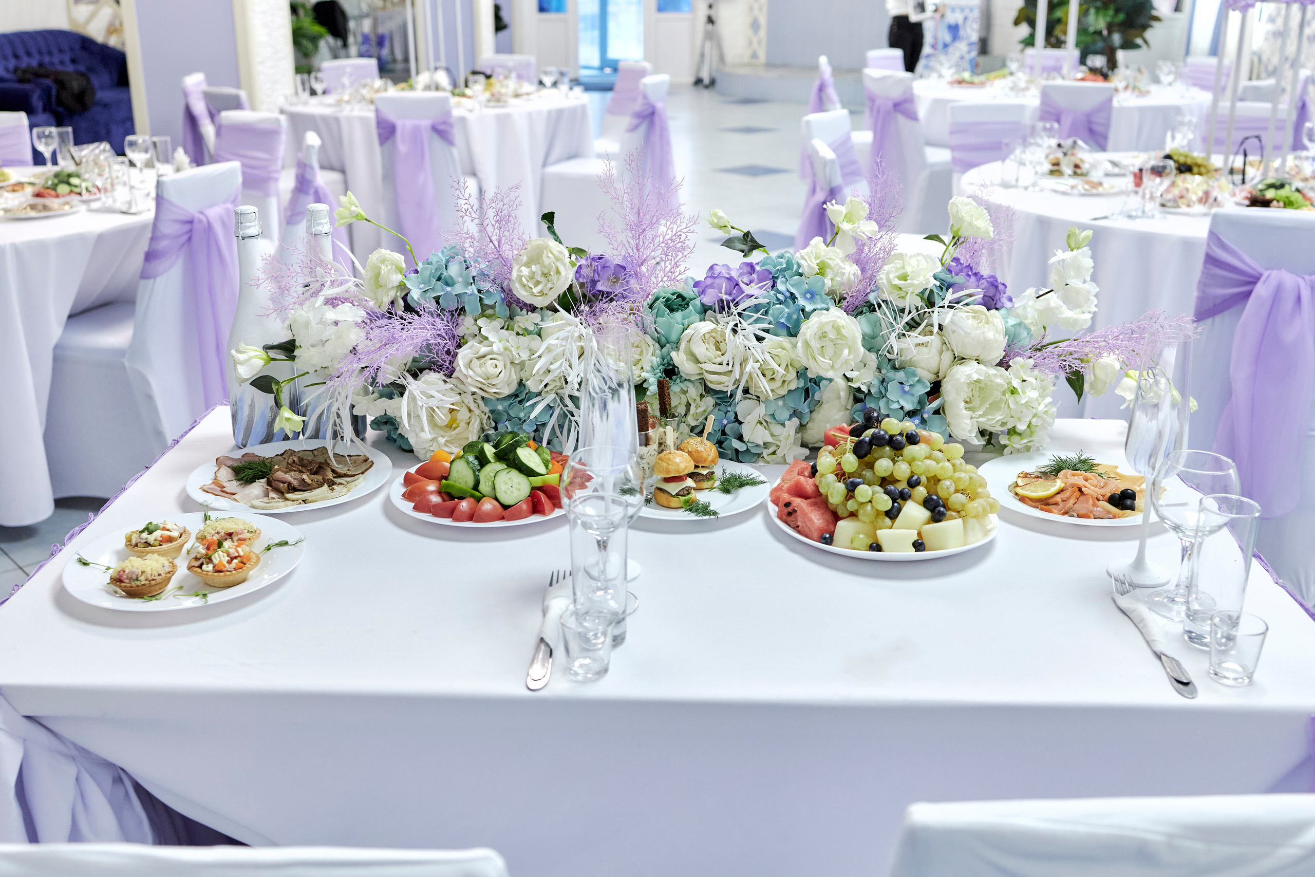 Кафе Гжель (сиреневый цвет). Фотограф Иван Кузьмин на любое Ваше мероприятие