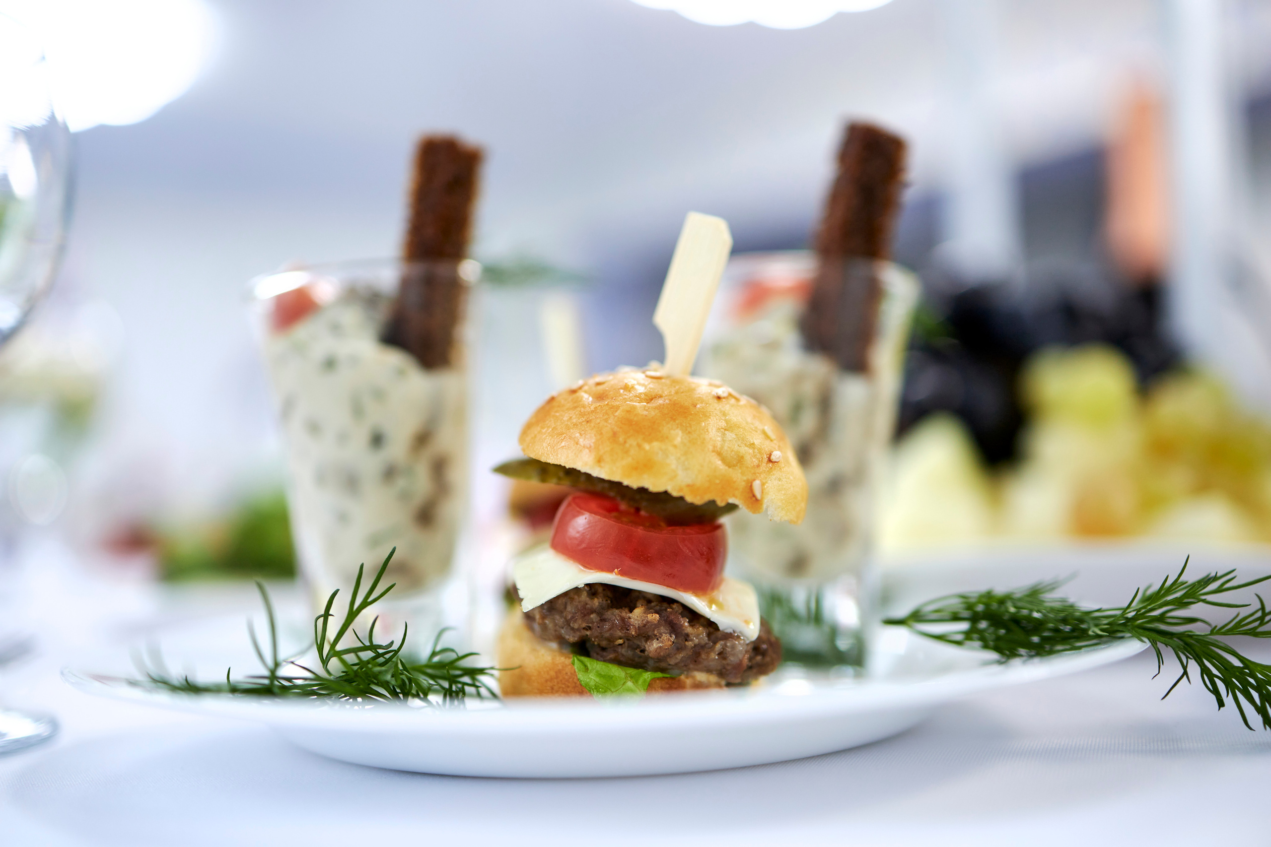 Кафе Гжель (сиреневый цвет). Фотограф Иван Кузьмин на любое Ваше мероприятие