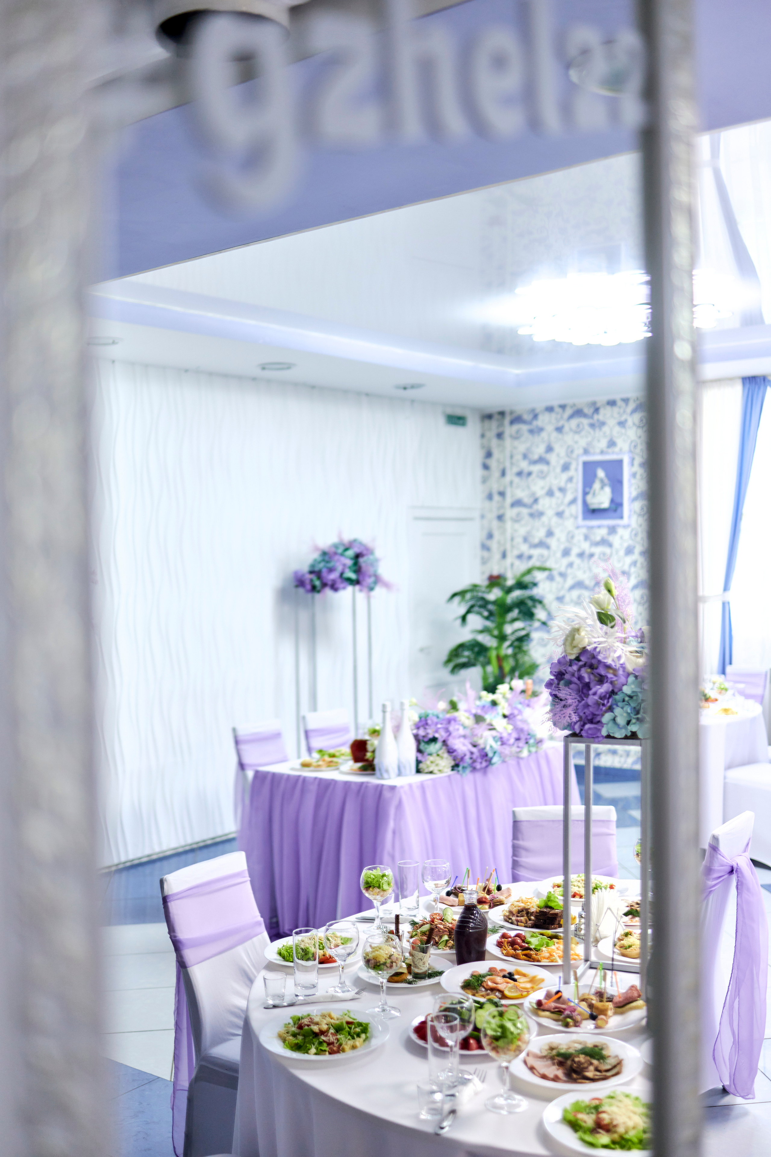 Кафе Гжель (сиреневый цвет). Фотограф Иван Кузьмин на любое Ваше мероприятие