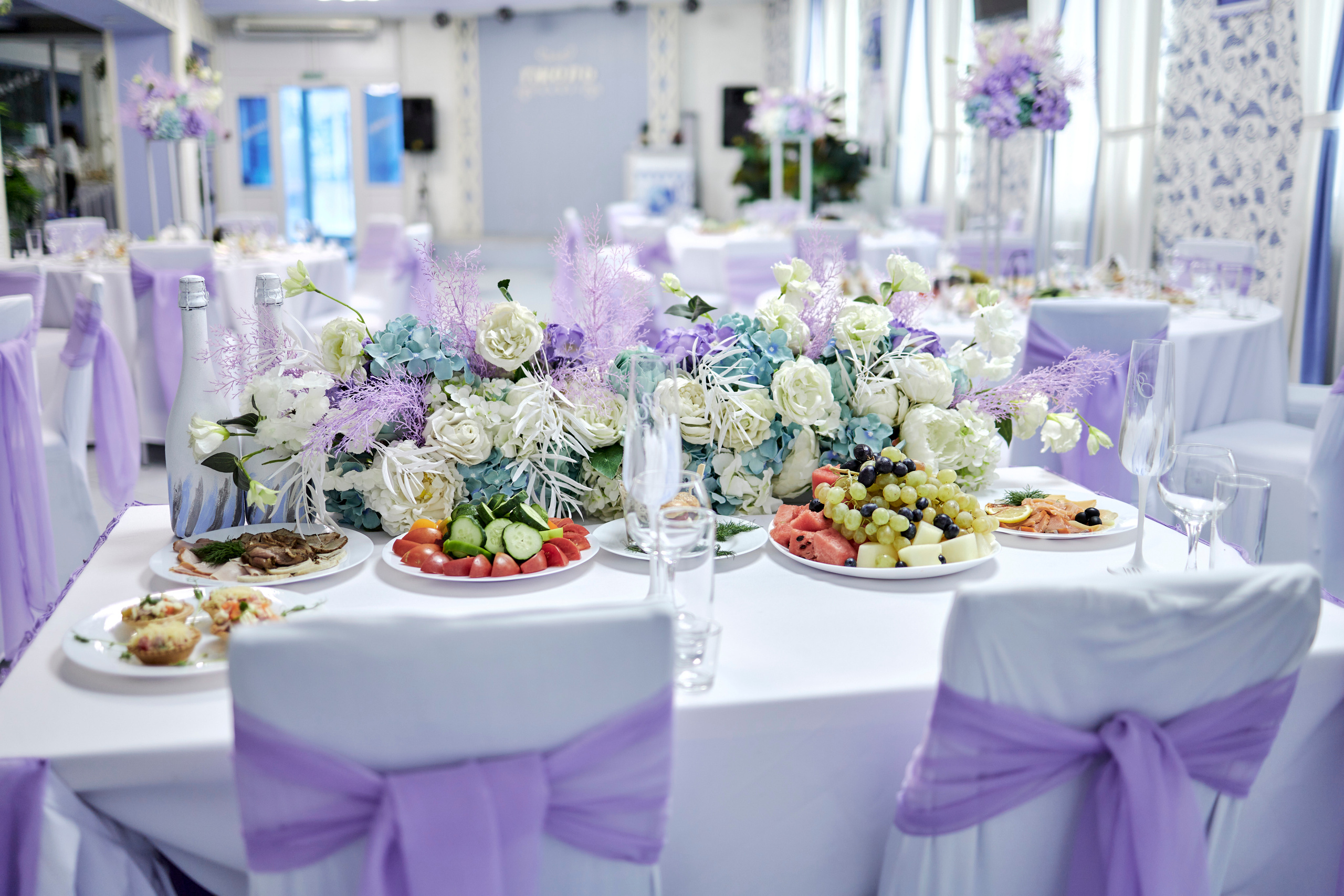 Кафе Гжель (сиреневый цвет). Фотограф Иван Кузьмин на любое Ваше мероприятие