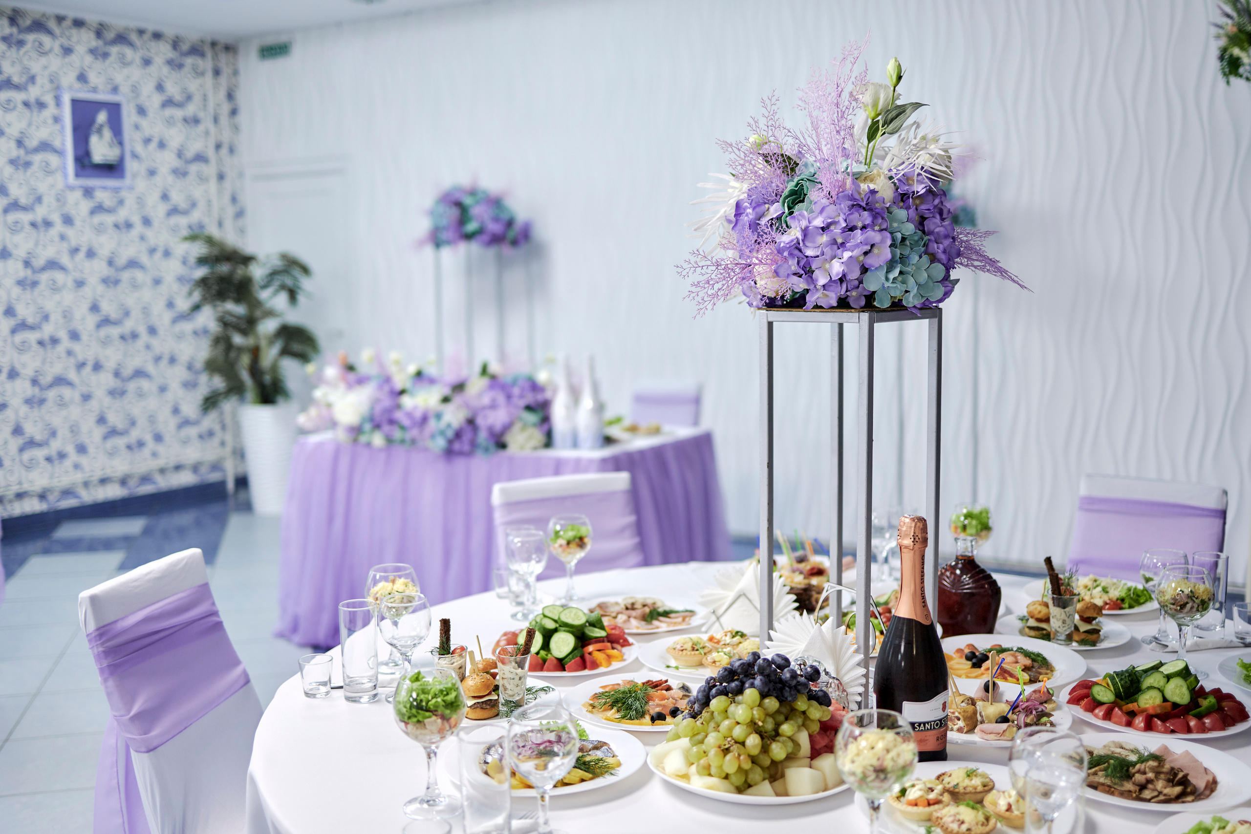 Кафе Гжель (сиреневый цвет). Фотограф Иван Кузьмин на любое Ваше мероприятие