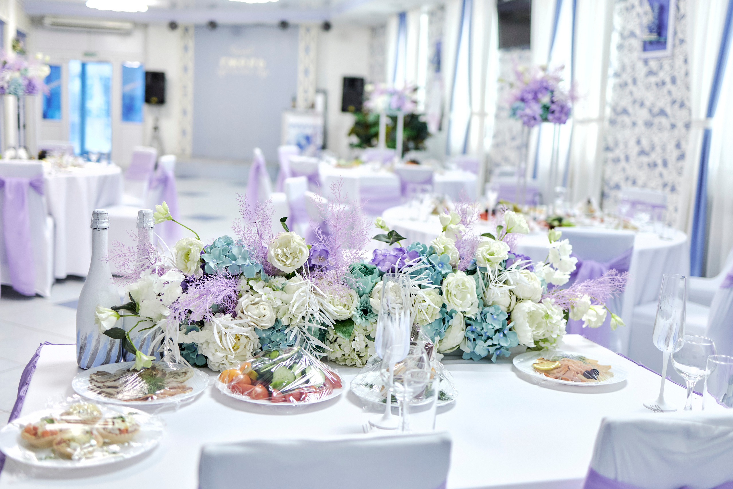 Кафе Гжель (сиреневый цвет). Фотограф Иван Кузьмин на любое Ваше мероприятие