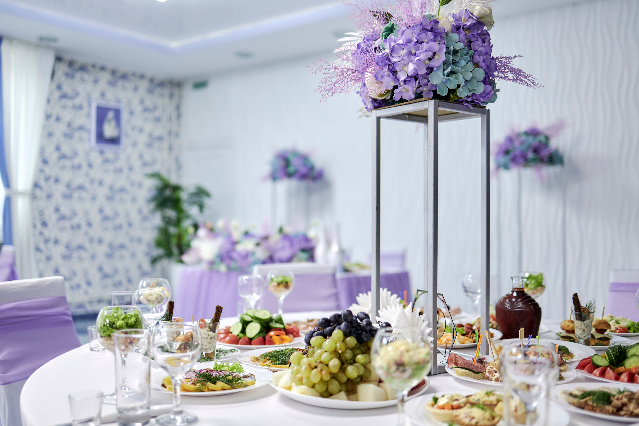 Кафе Гжель (сиреневый цвет). Фотограф Иван Кузьмин на любое Ваше мероприятие