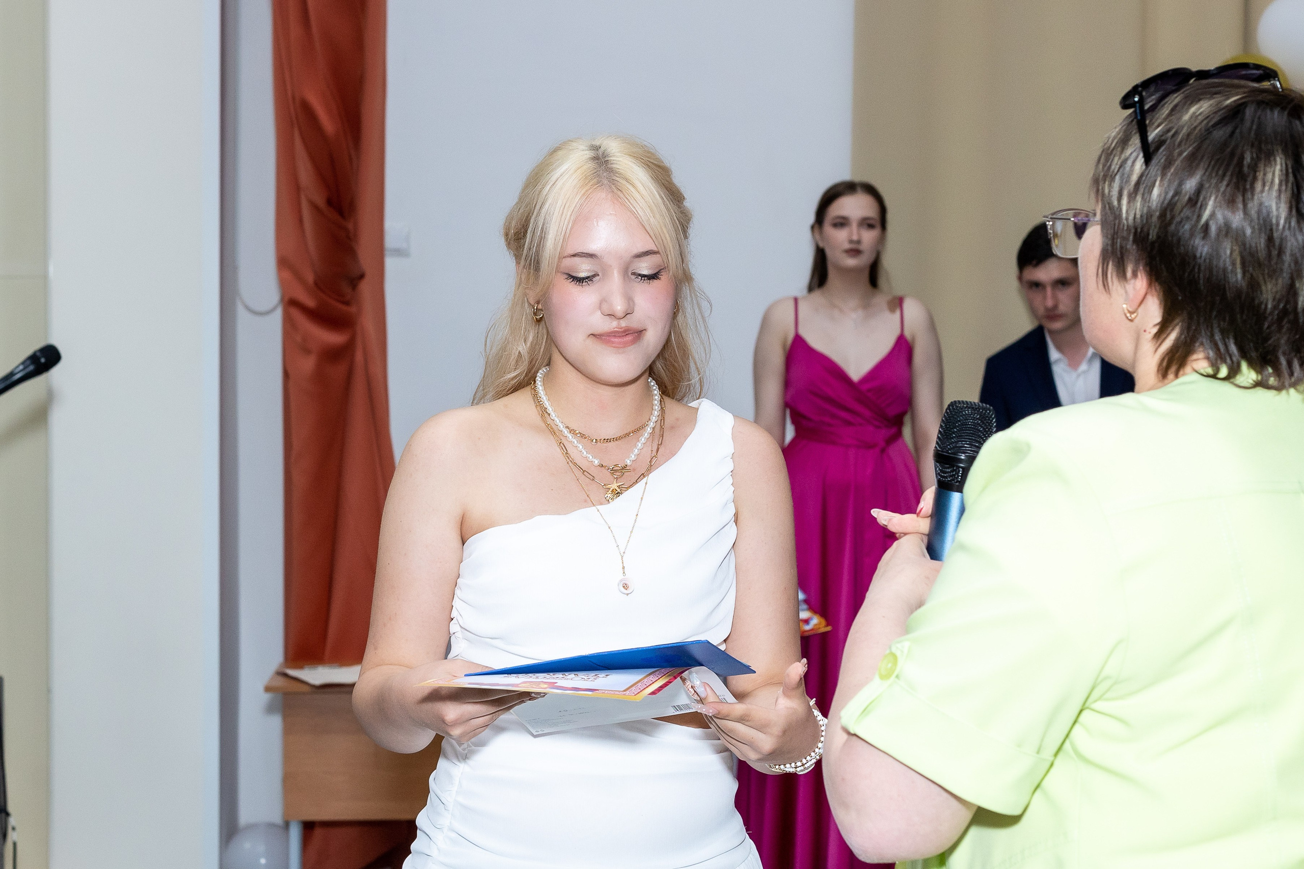 Вручение аттестата 2025. Выпускные альбомы Майкоп, Краснодар Елена Золотарева