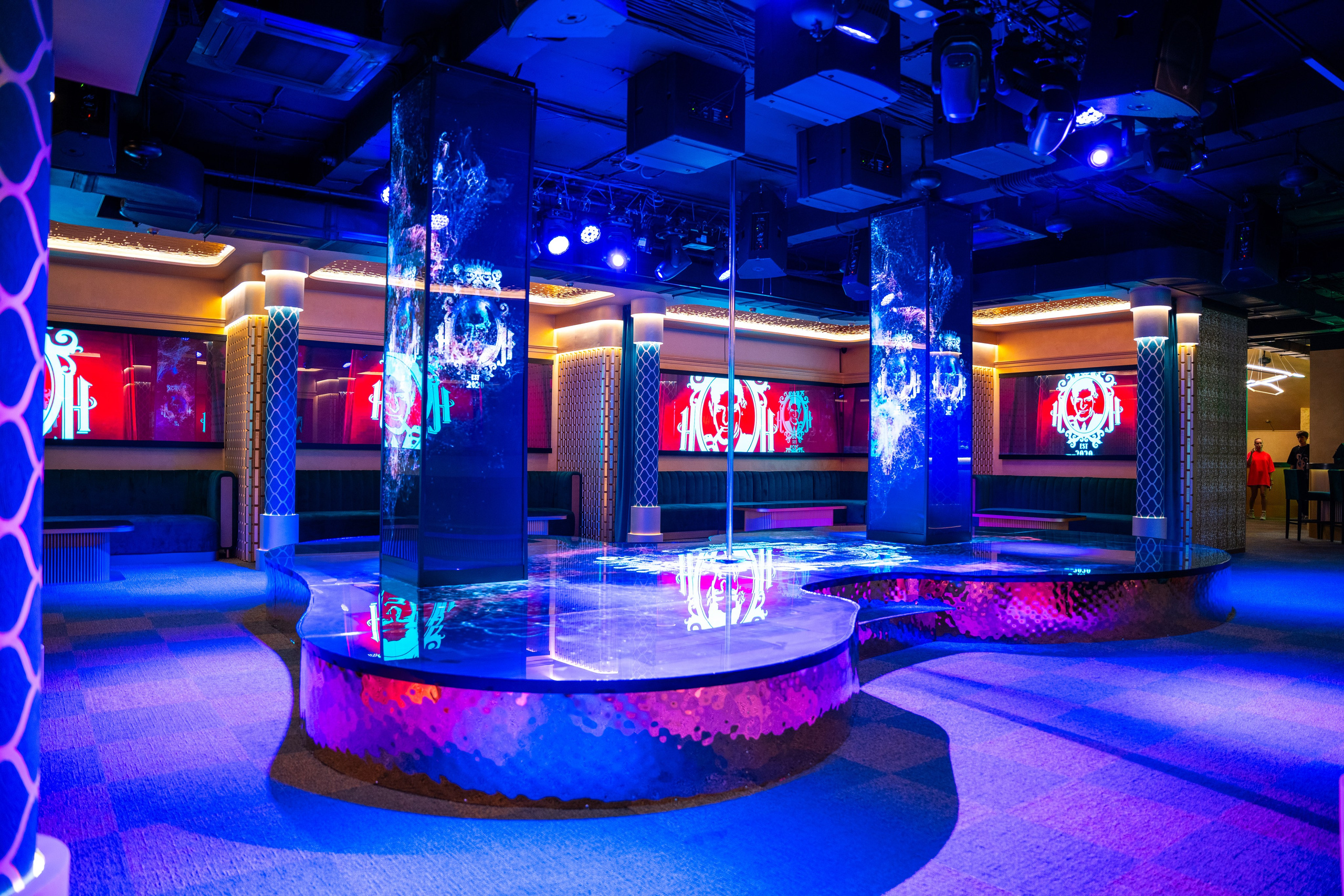 Фотосъемка интерьера стриптиз-клуба Hefner — элитный клуб Краснодара. Интерьерная фотосъемка клуба Hefner в Краснодаре — профессионально. Шедевры для Вас! Фотограф и Видеограф в Краснодаре Пахиев Руслан