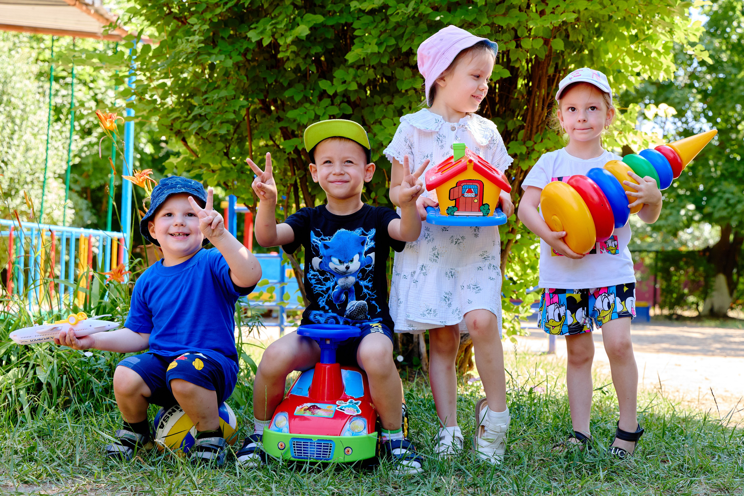 Пример летней съёмки в детском саду № 92 младшая группа Ромашки. Фотограф Выпускные альбомы Таганрог Сергей Коробченко
