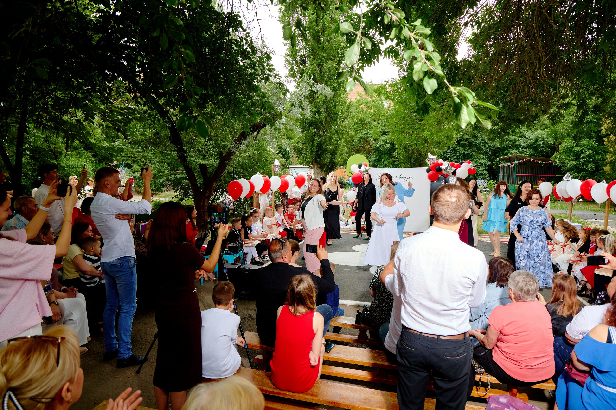 Выпускной 45 сад. Фотограф Выпускные альбомы Таганрог Сергей Коробченко