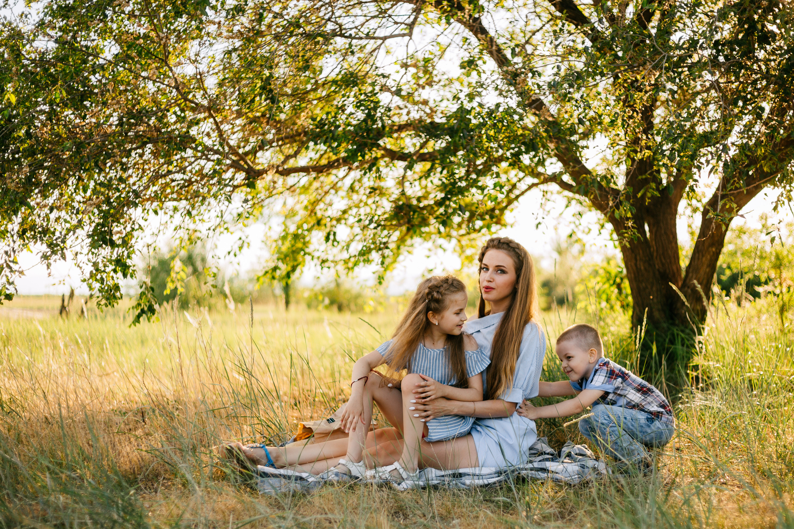 Ольга и дети. Фотограф Бурятии София Андриянова