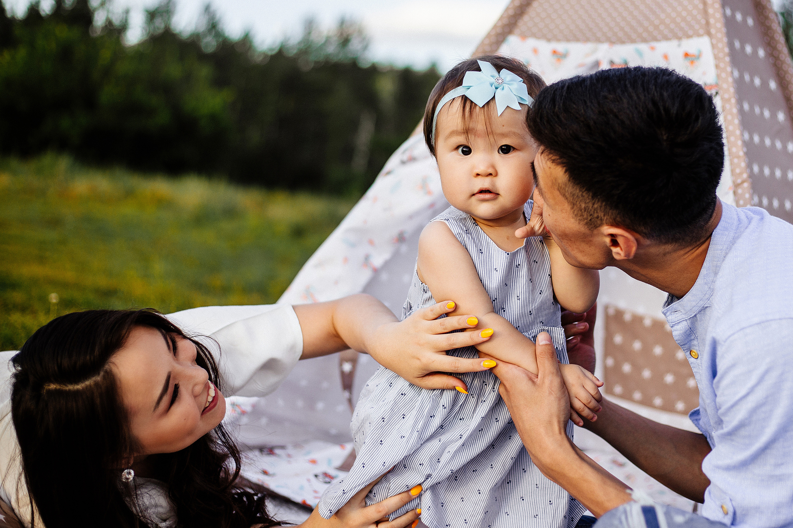 Ариша с родителями. Фотограф Бурятии София Андриянова