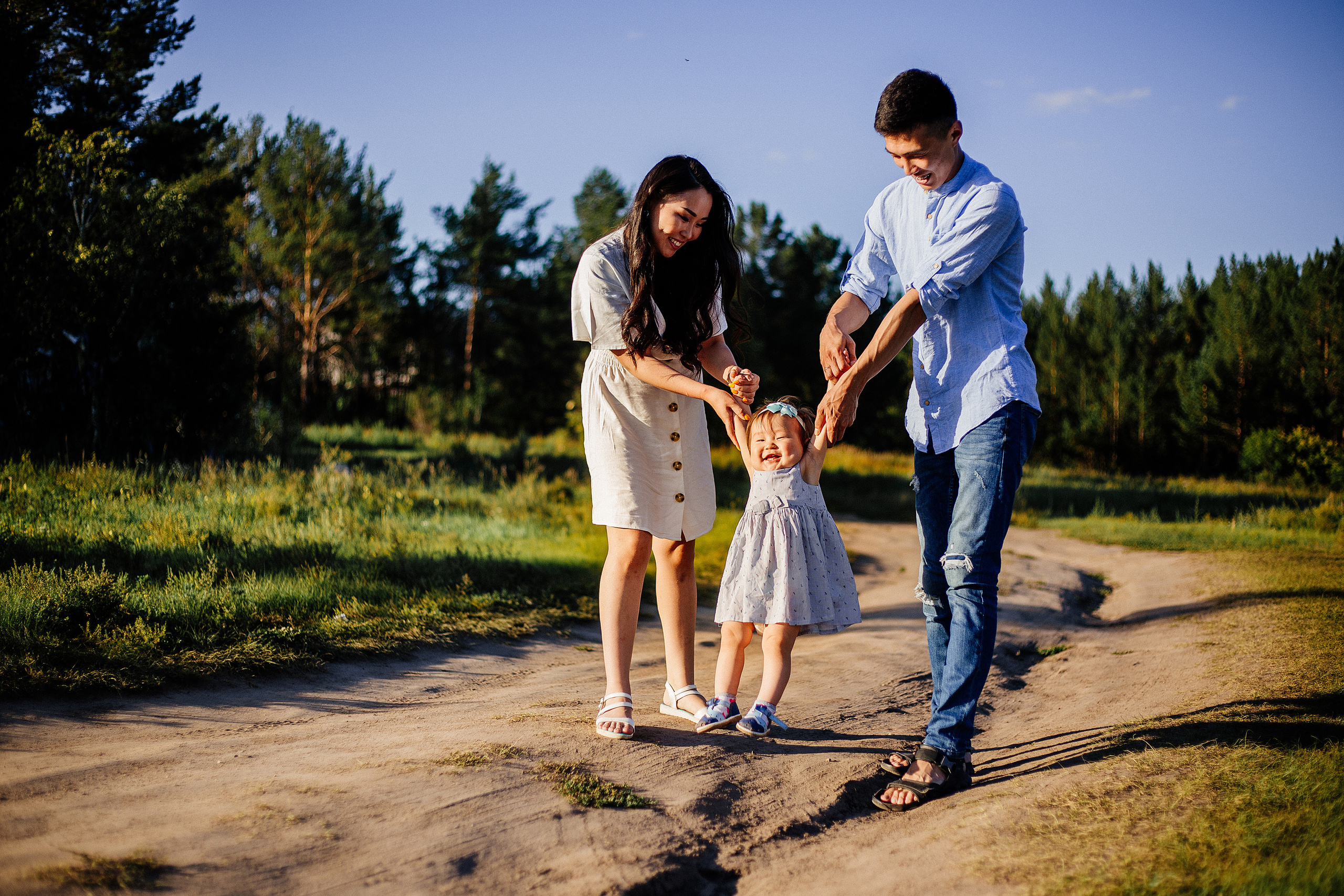Ариша с родителями. Фотограф Бурятии София Андриянова