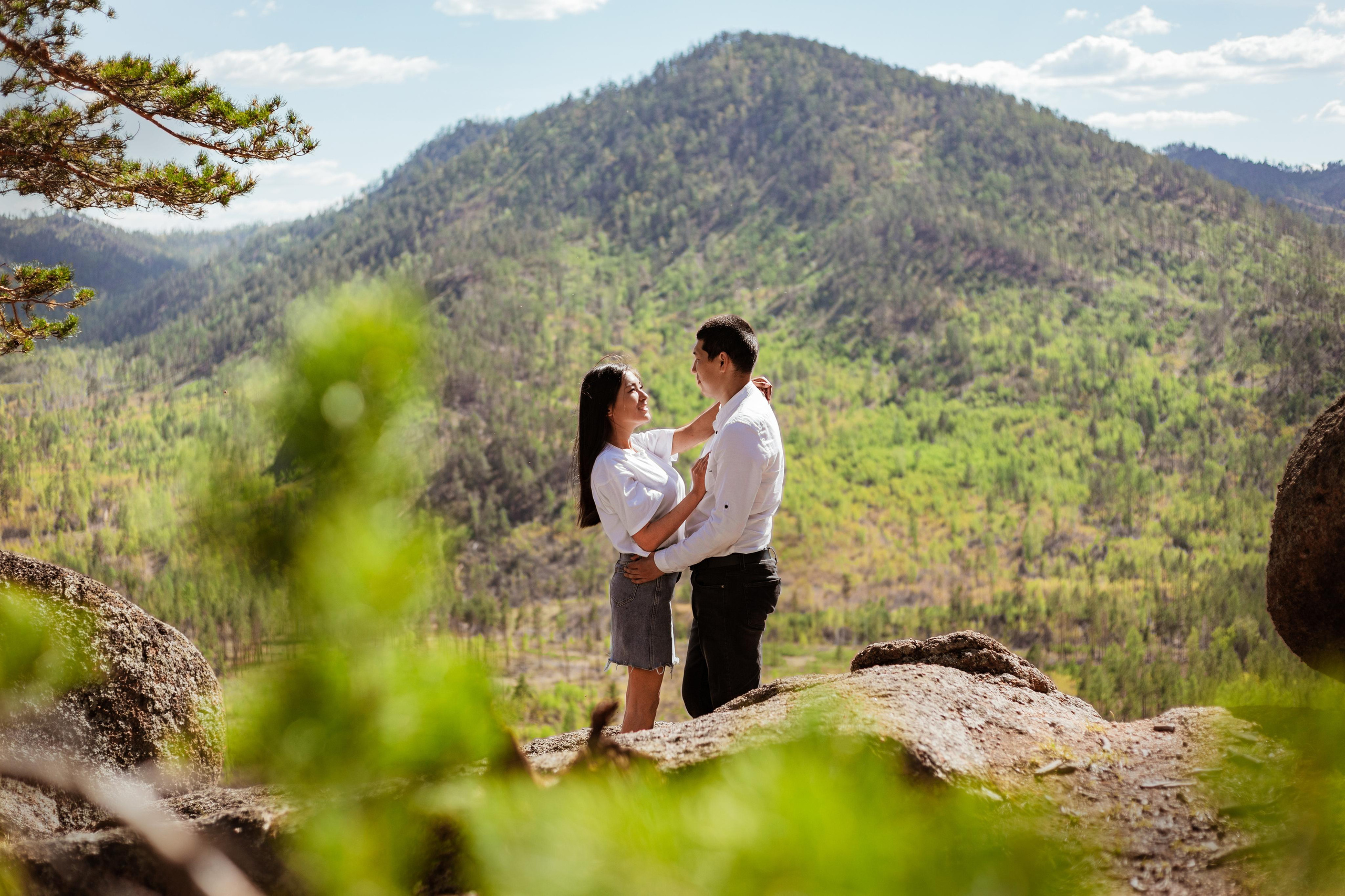 Елена и Сергей. Скалы. Фотограф Бурятии София Андриянова