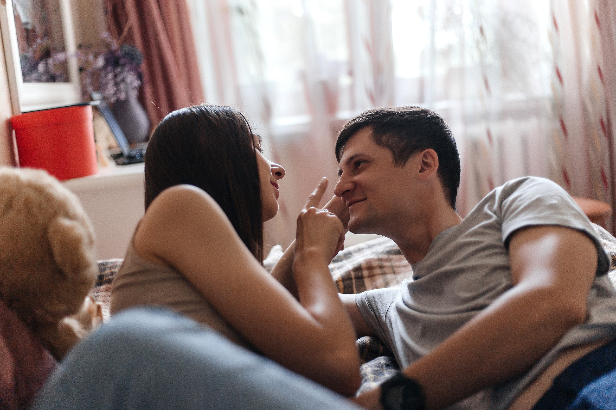 Домашняя лавстори Паши и Наташи. Фотограф Бурятии София Андриянова