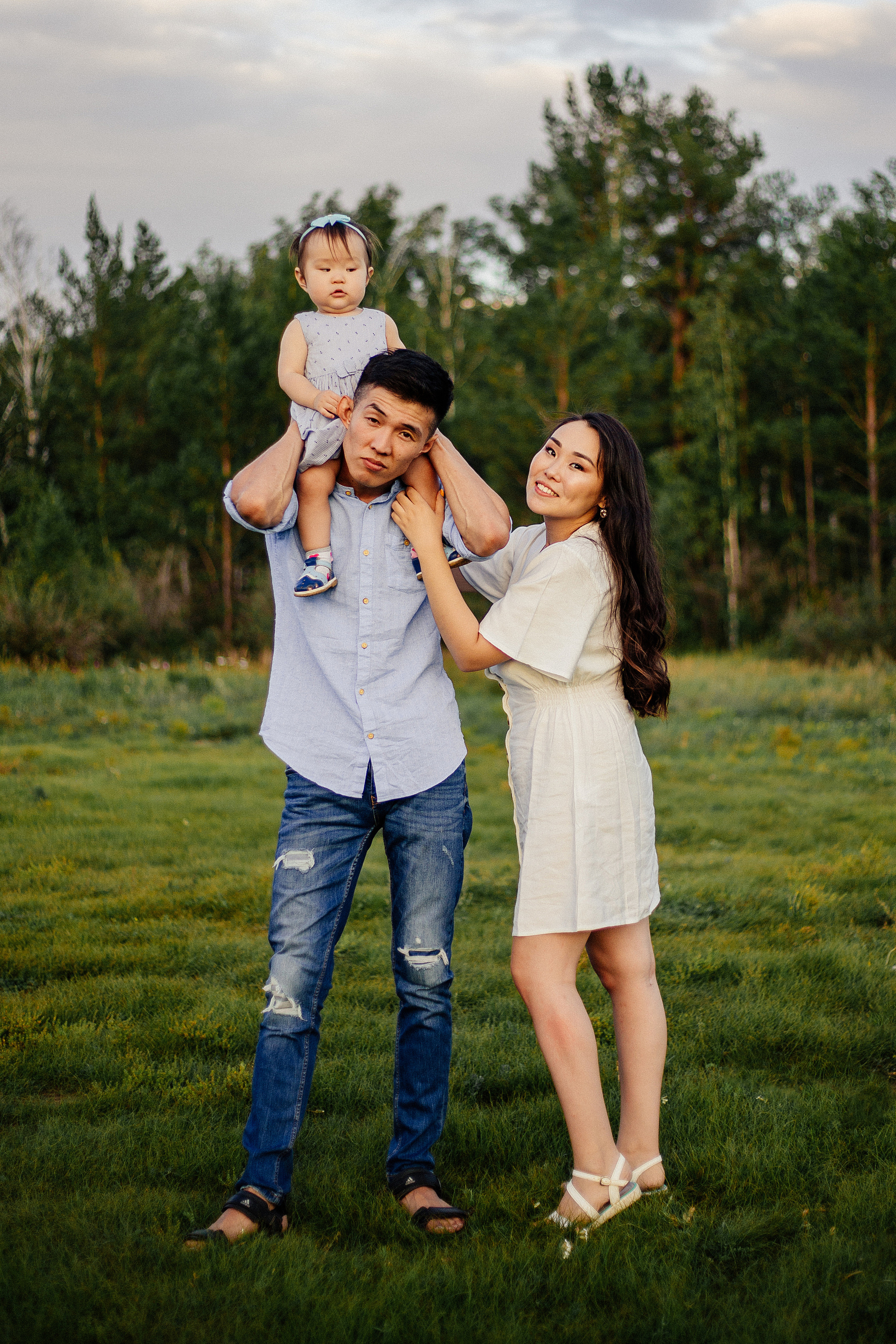 Ариша с родителями. Фотограф Бурятии София Андриянова