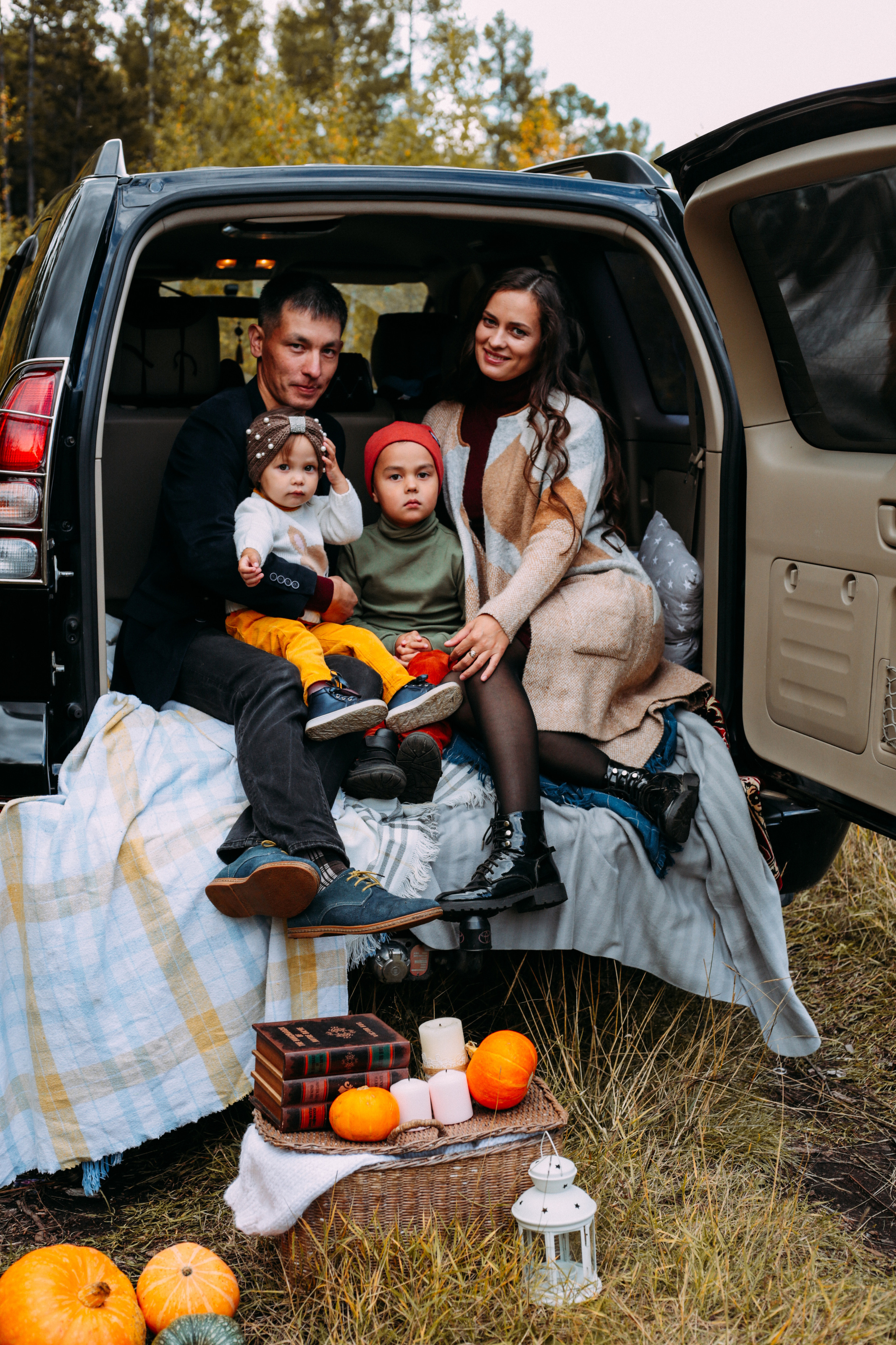 Валентина и Артём с детьми. Фотограф Бурятии София Андриянова