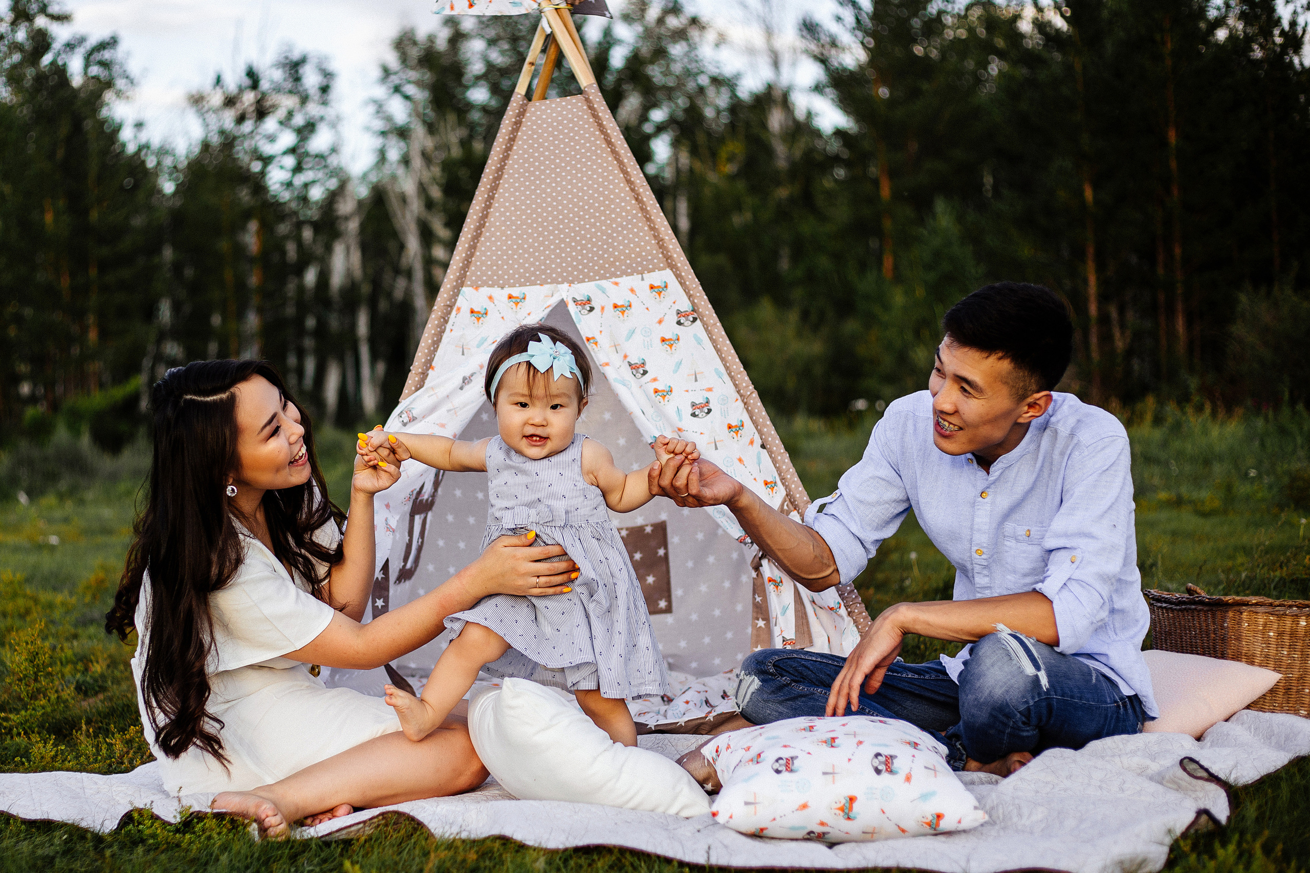 Ариша с родителями. Фотограф Бурятии София Андриянова