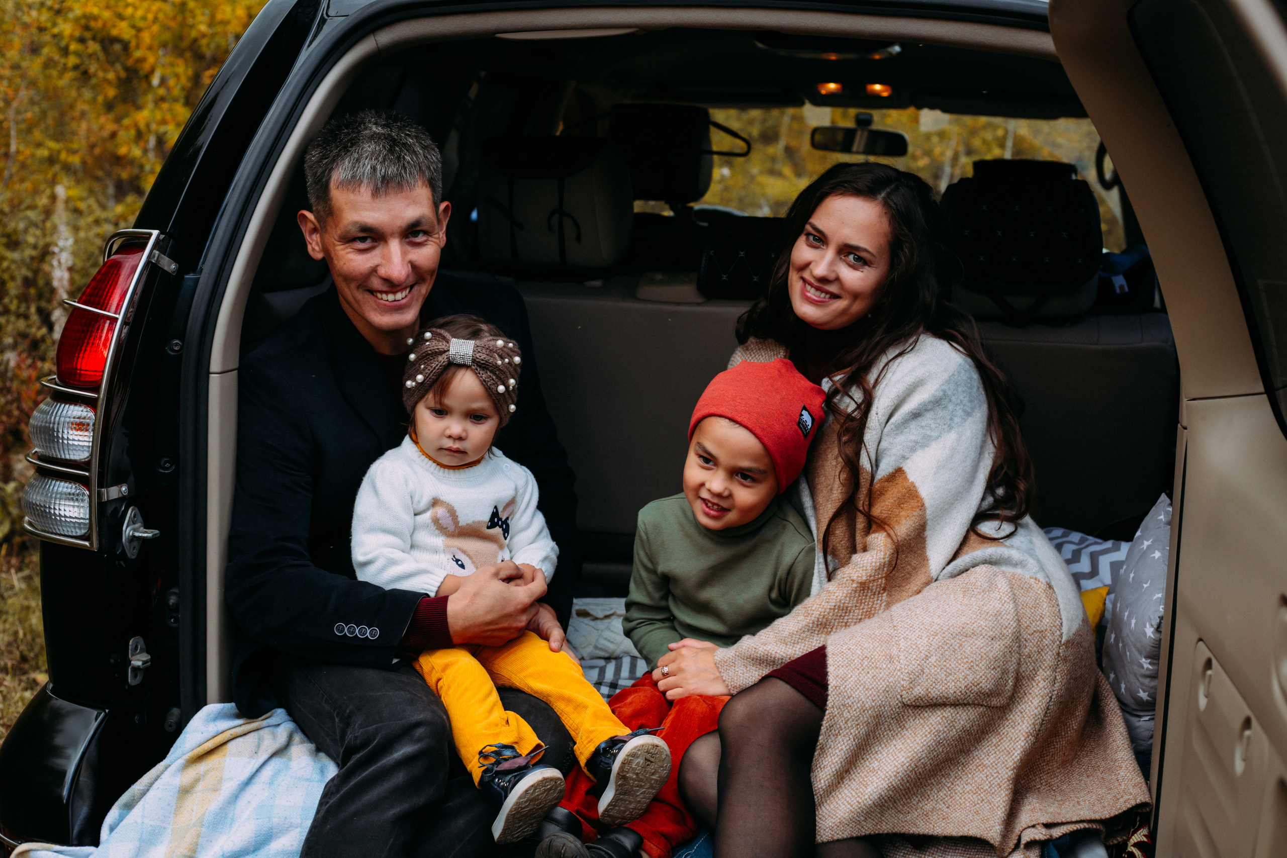 Валентина и Артём с детьми. Фотограф Бурятии София Андриянова