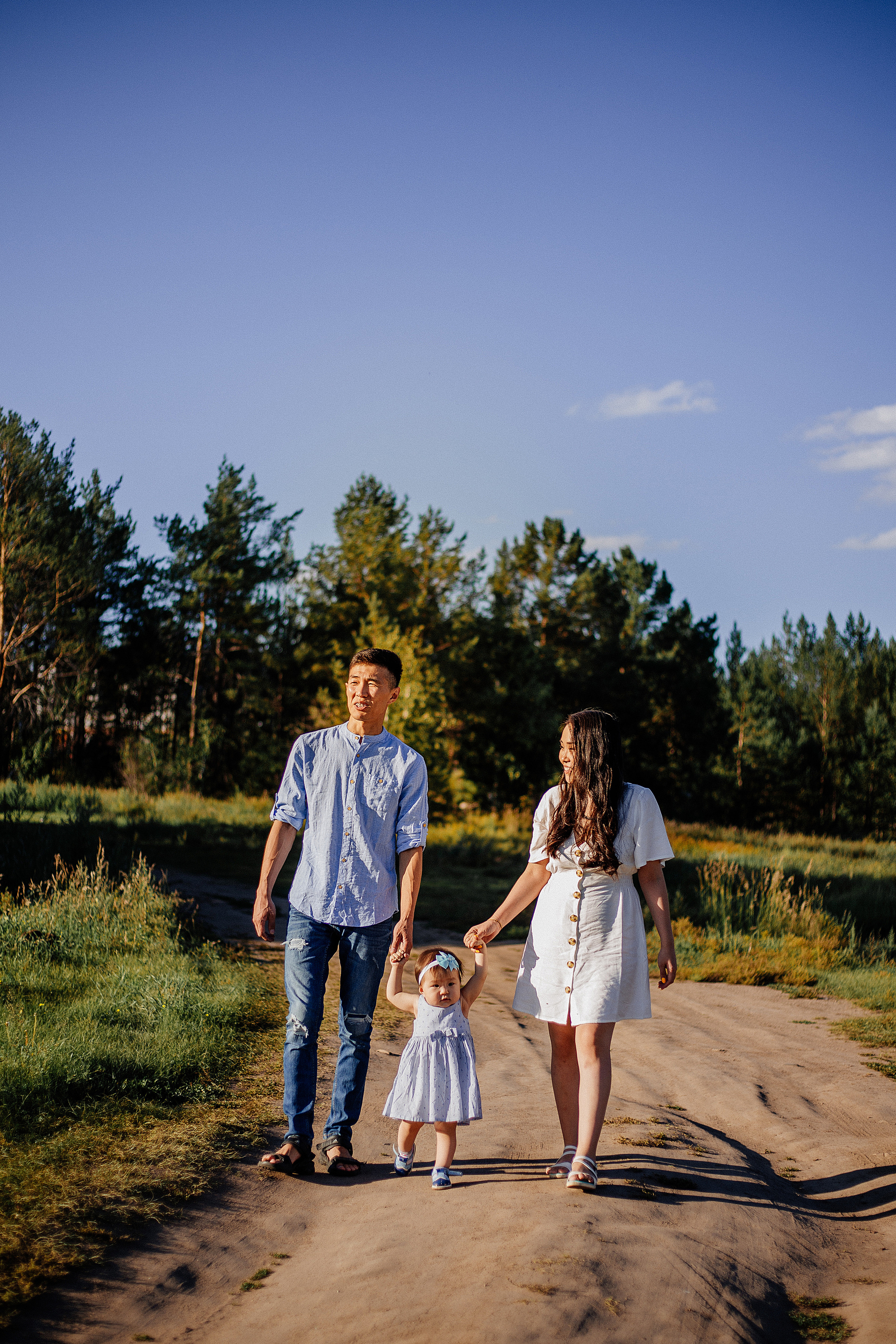 Ариша с родителями. Фотограф Бурятии София Андриянова