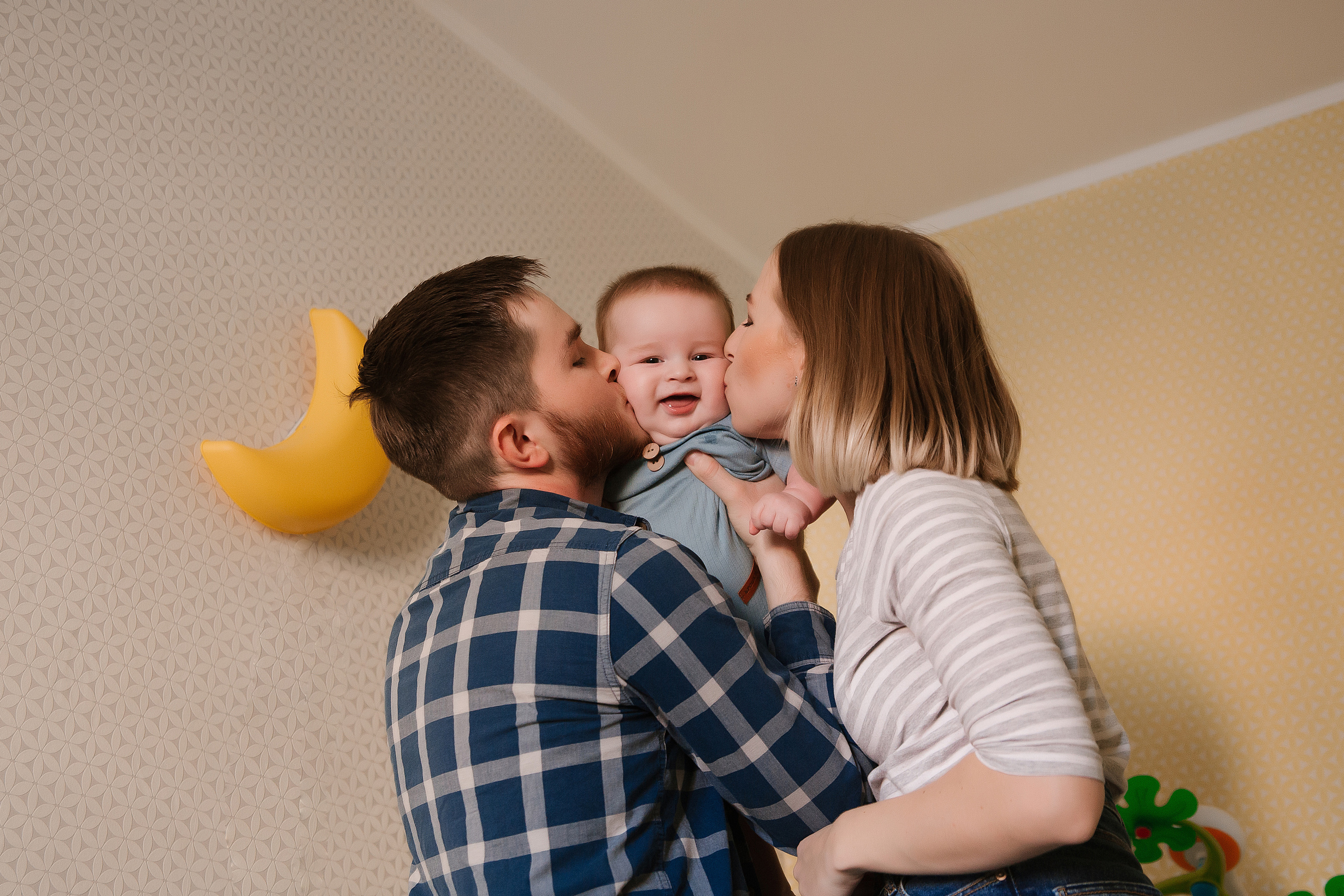 Домашняя атмосфера с Любой, витей и их сыном Яриком. Фотограф Бурятии София Андриянова