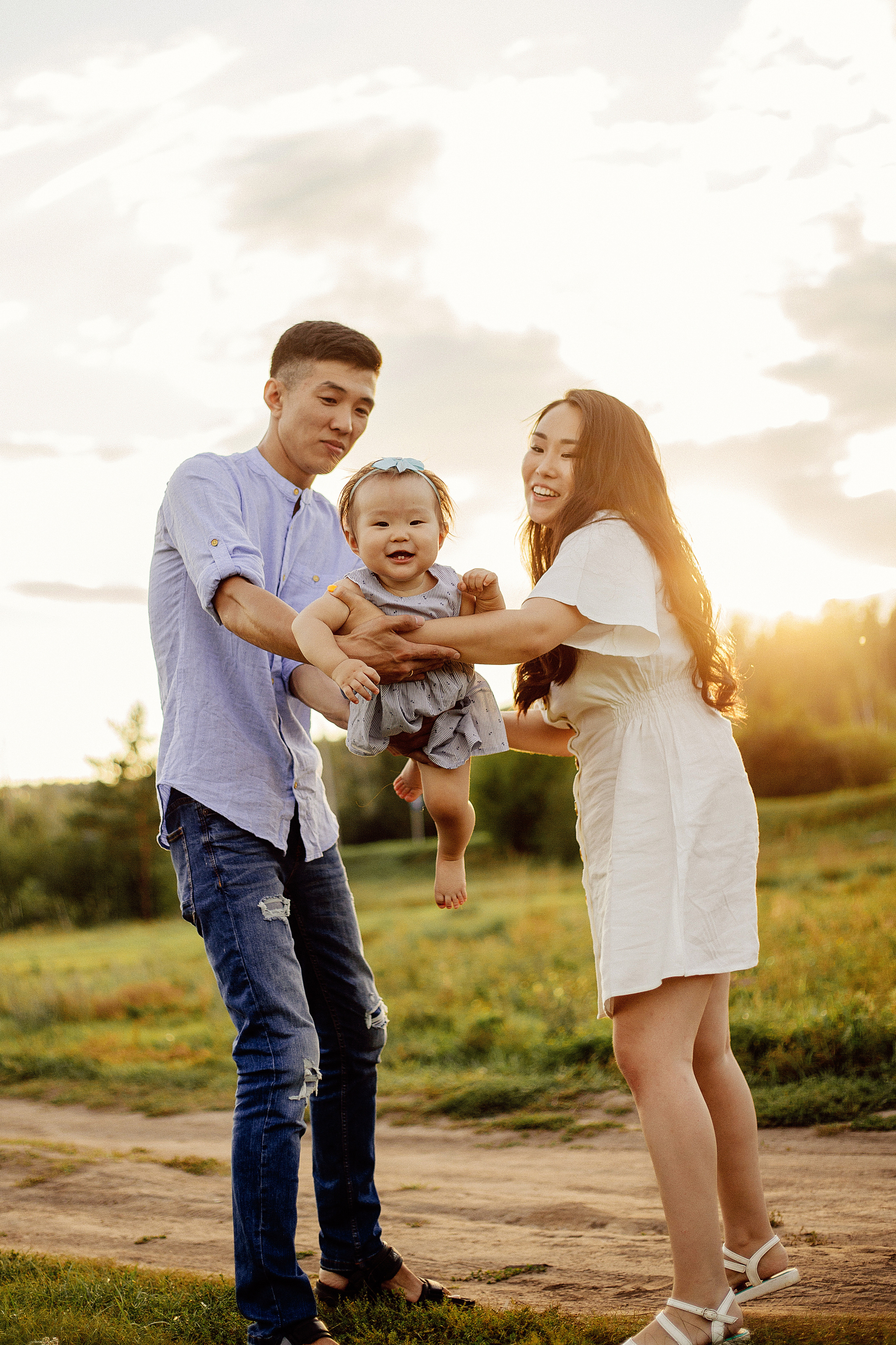 Ариша с родителями. Фотограф Бурятии София Андриянова