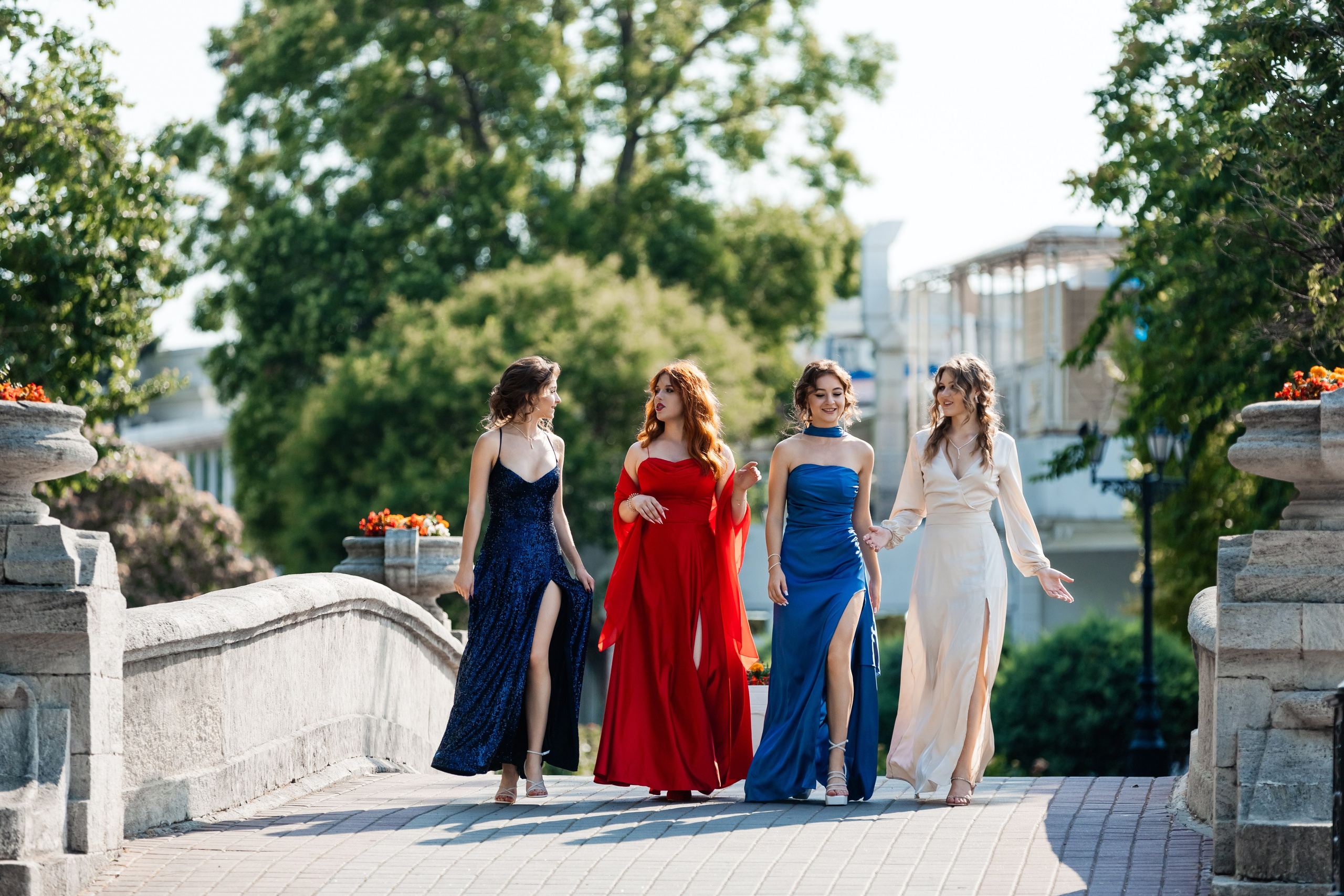Фотосессия девушек выпускниц в вечерних платьях. Свадебный фотограф, фотосъемка в Крыму, Севастополе, Симферополе, Ялте