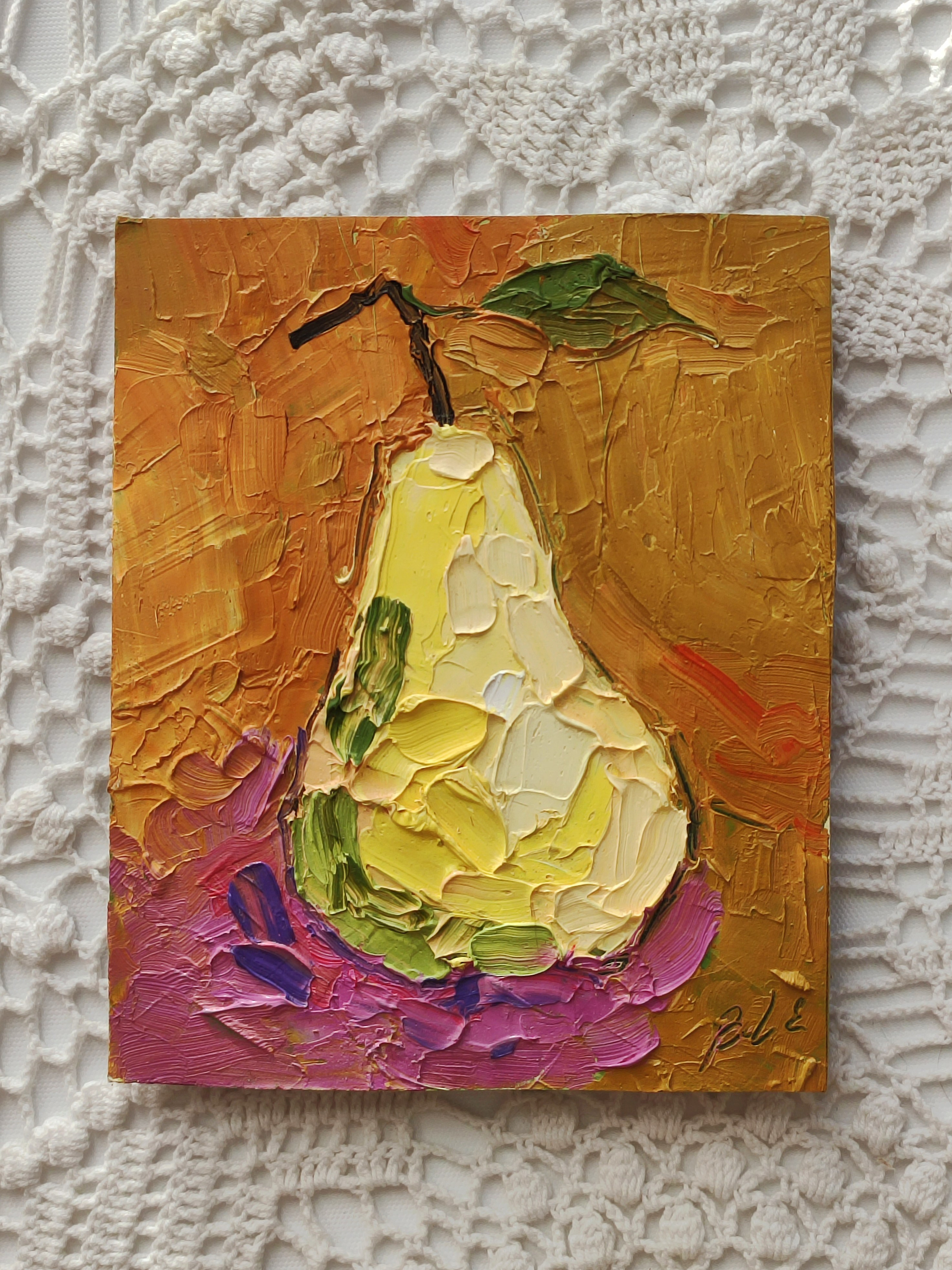 «Груша на оранжевом фоне». Галерея авторских картин художницы Бельмесовой Евгении