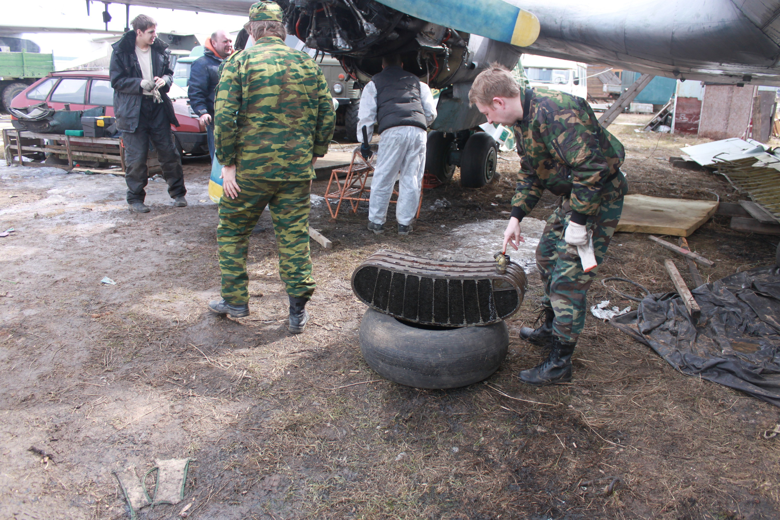 Ил-14Т «Голубая Мечта» работы в Тушино (2011 г.). Фотоальбом показывающий увлекательный мир авиации и мир медведей Андрея Иванова