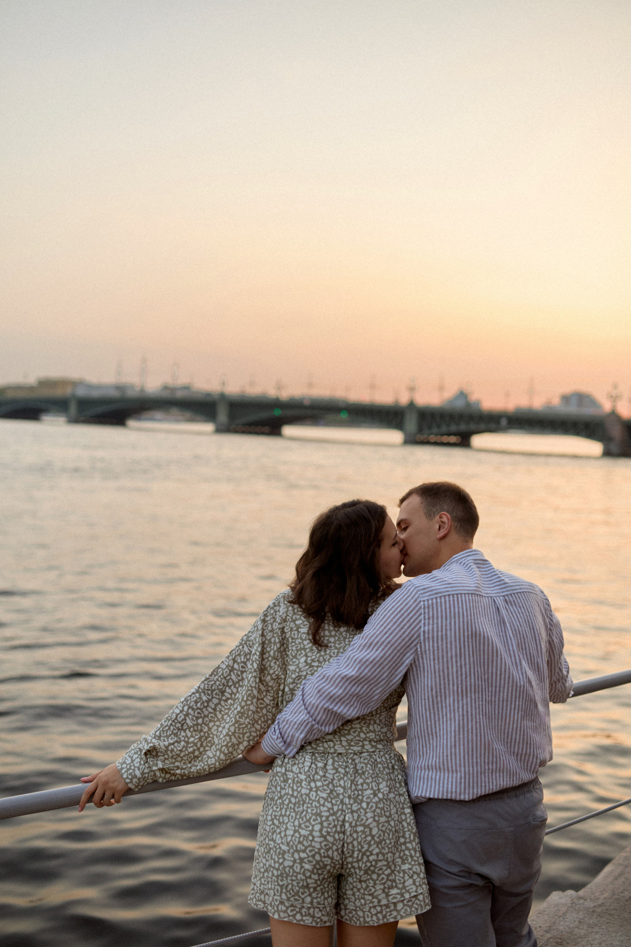 Фотосессия на разводных мостах в Питере. Сестры Карабаза. Фотографы и ретушеры в Москве и Санкт-Петербурге