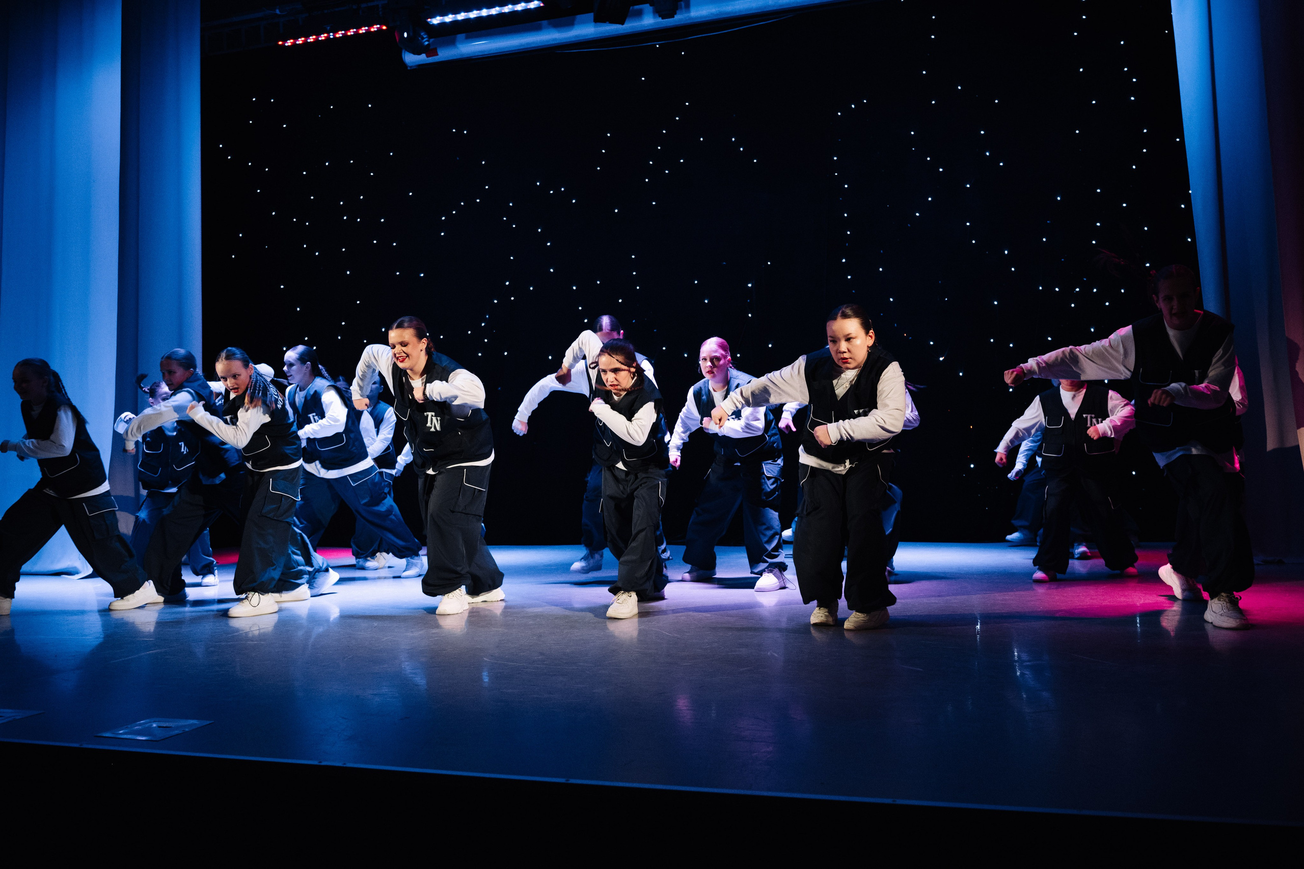 Благотворительный концерт в помощь Артему Сардаряну. Фотограф Артем Севостьянов. Профессиональная фотосъемка в Ногинске, Москве, Московской области и за границей