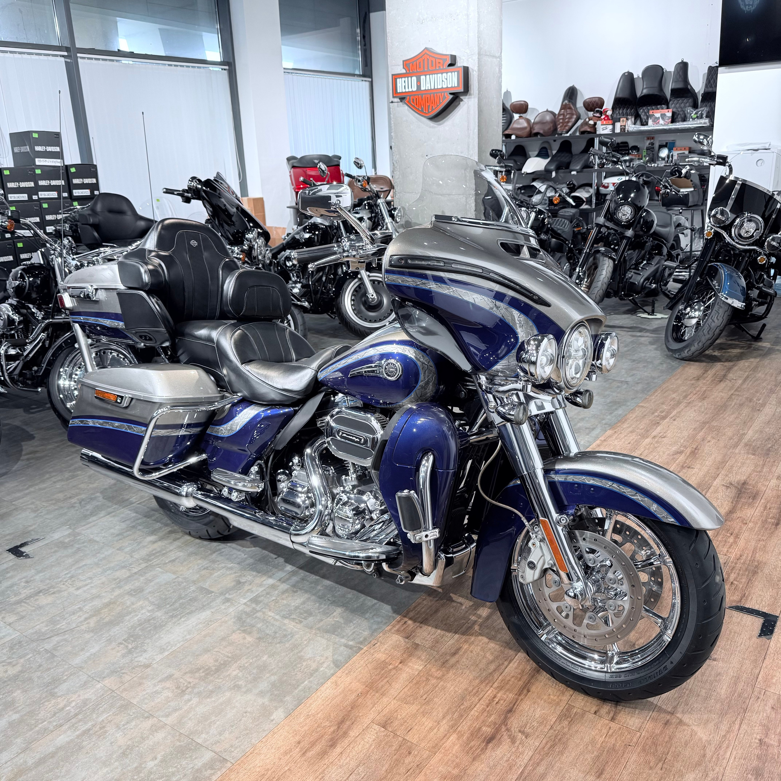 Мотоциклы Harley-Davidson 2016 CVO Limited 110 АВS Раlladium (Touring) — купить мотоцикл. Hello Davidson, Москва. Только хорошие мотоциклы…