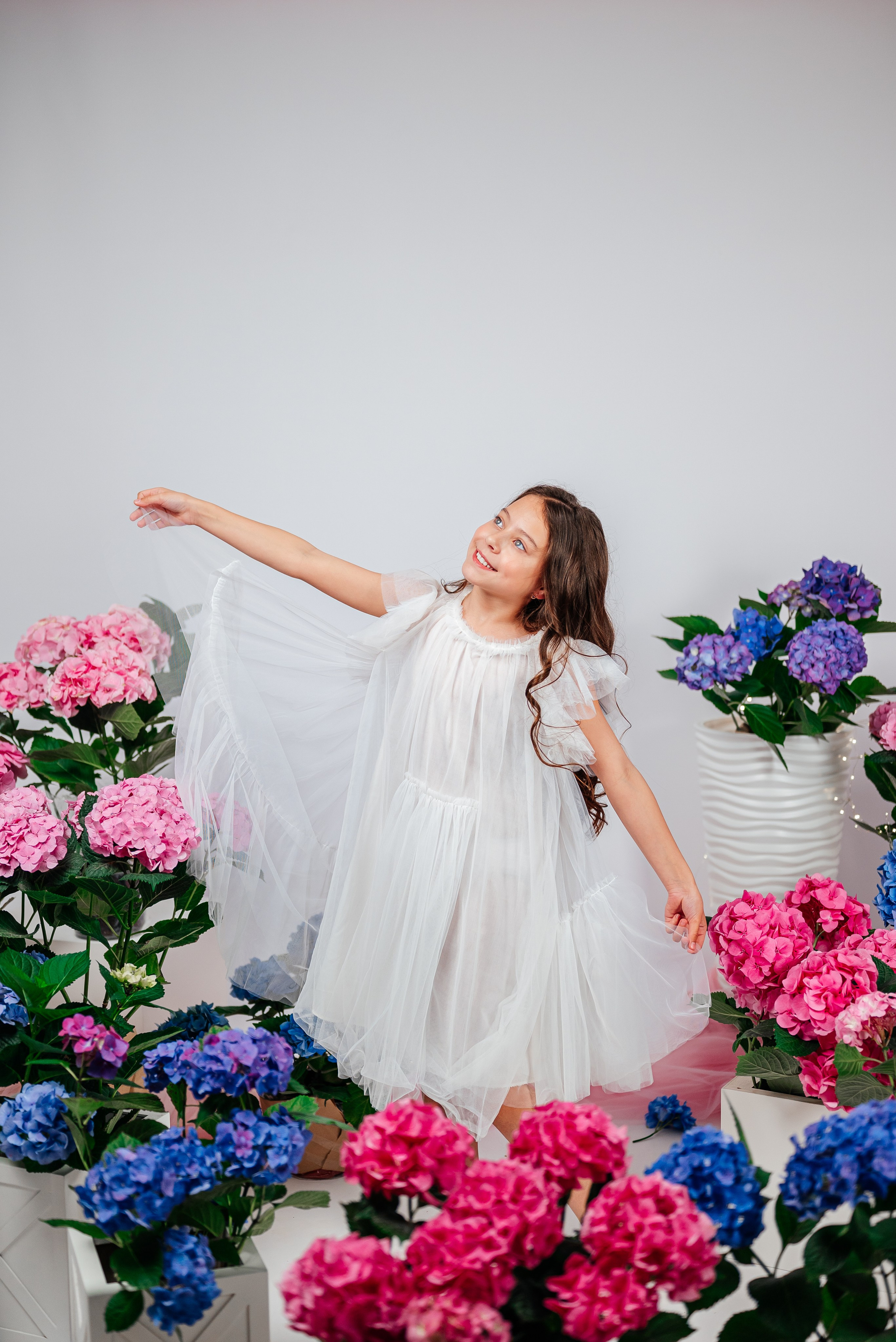 Вероника и гортензии. Семейный фотограф в Краснодаре