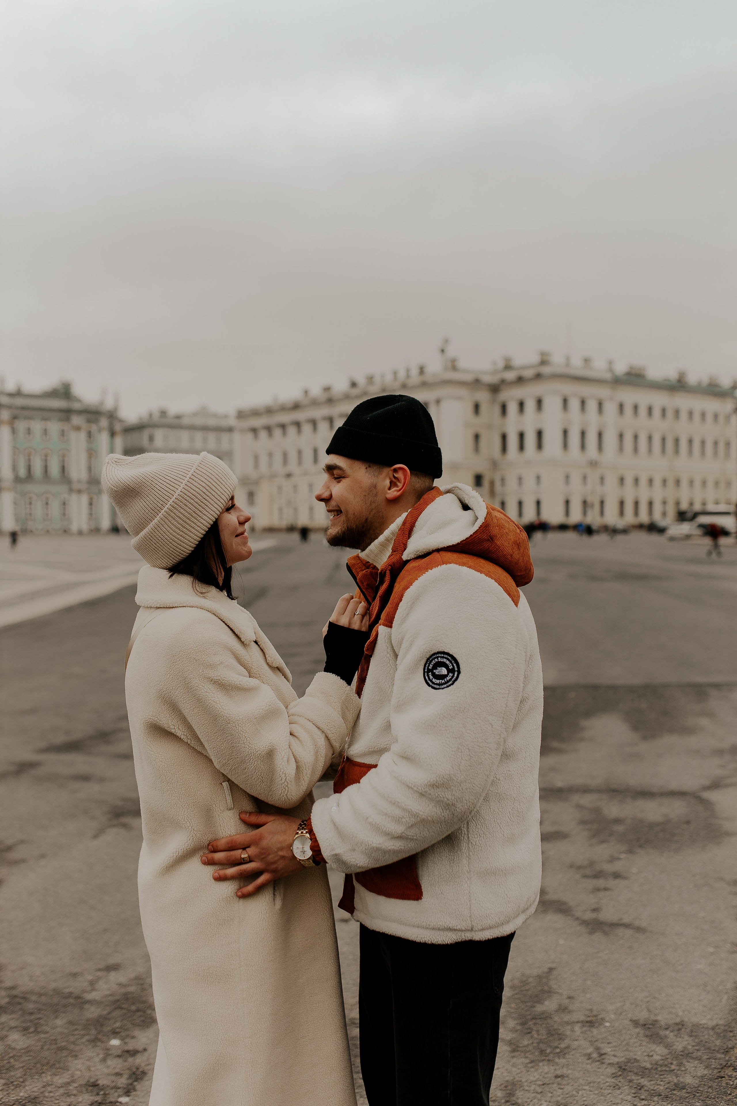 Lovestory на дворцовой площади. Фотограф в Санкт-Петербурге Лиза Семченкова
