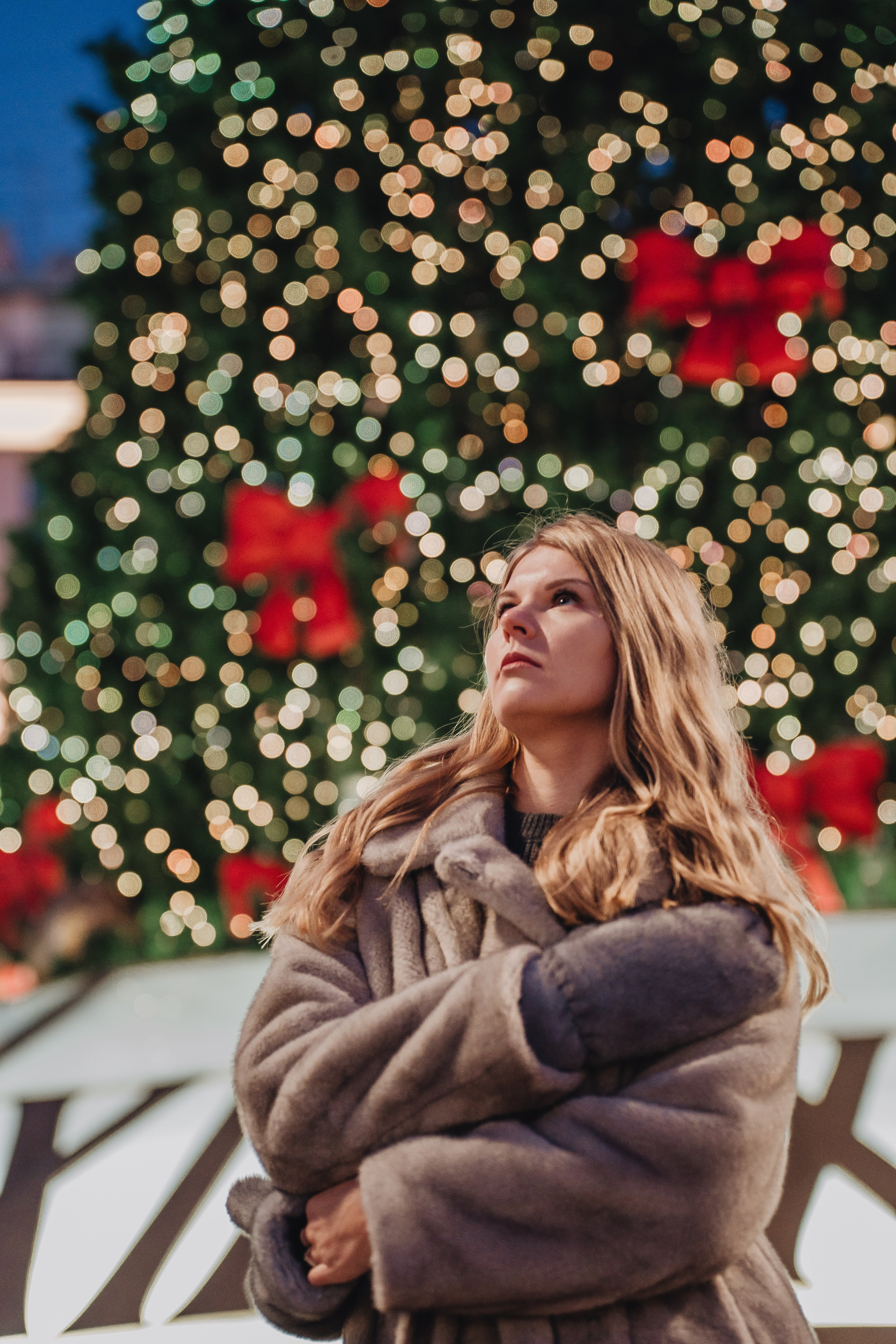 ПРОГУЛКА НА МАНЕЖНОЙ ПЛОЩАДИ ДЛЯ ДЕВУШКИ ПЕРЕД НОВЫМ ГОДОМ (НОВОГОДНЯЯ ФОТОСЕССИИЯ НА МАНЕЖНОЙ ПЛОЩАДИ). Профессиональный фотограф, Санкт-Петербург — Виктория Богомолова