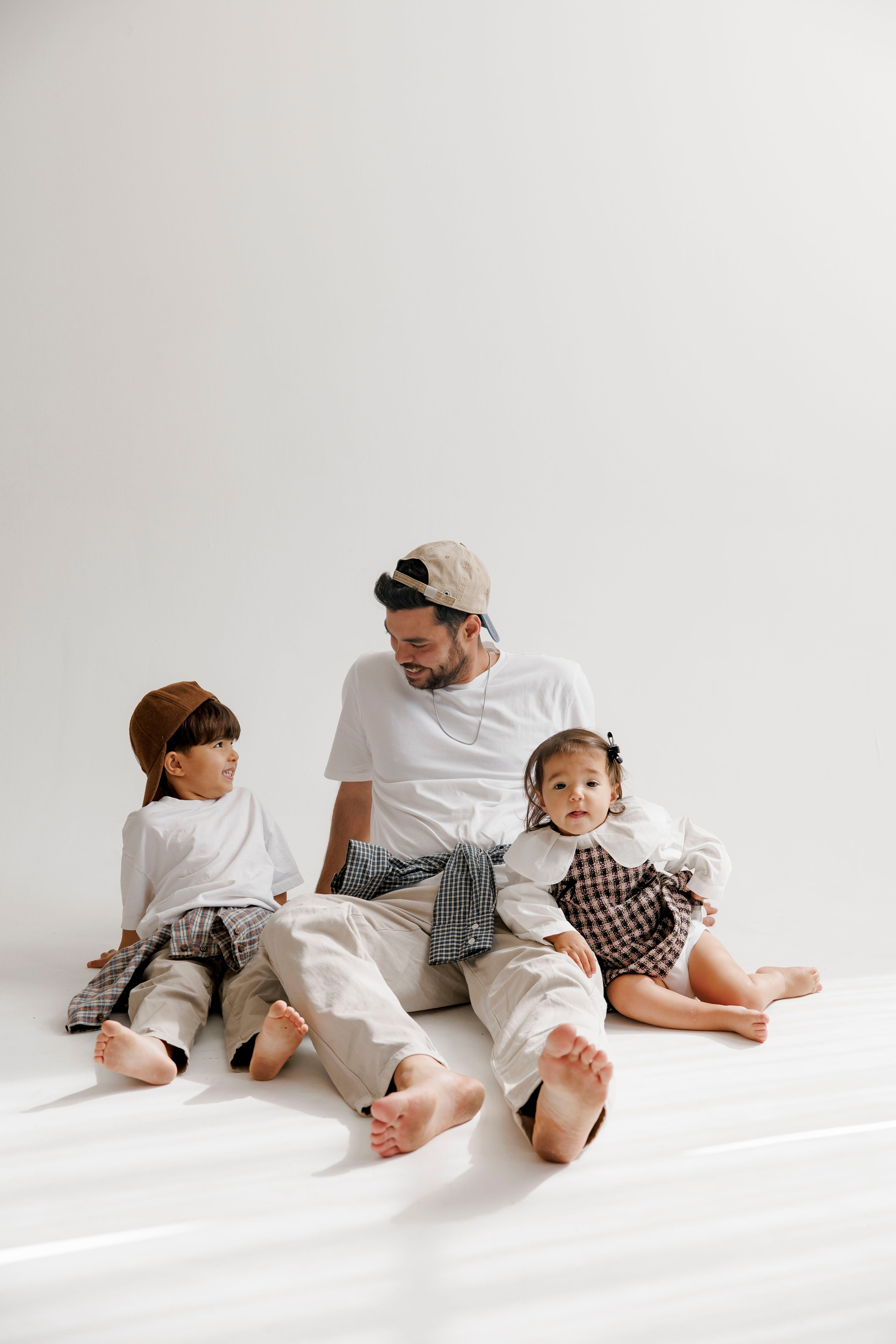 Family photoshoot inside the studio. Wedding and family photographer