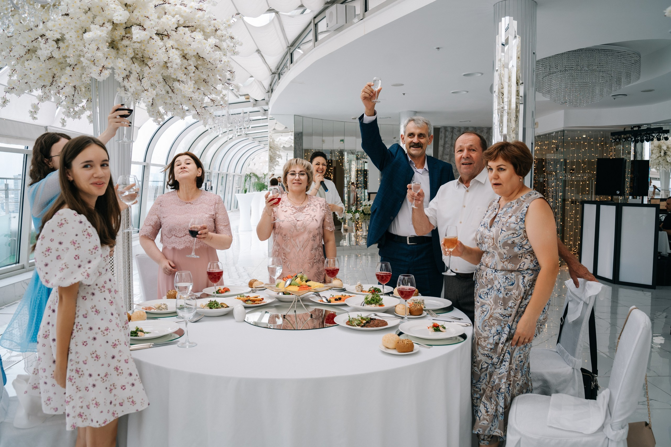 Свадебная фотосессия в отеле Золотое кольцо (Golden Ring Hotel) и ресторане Турандот