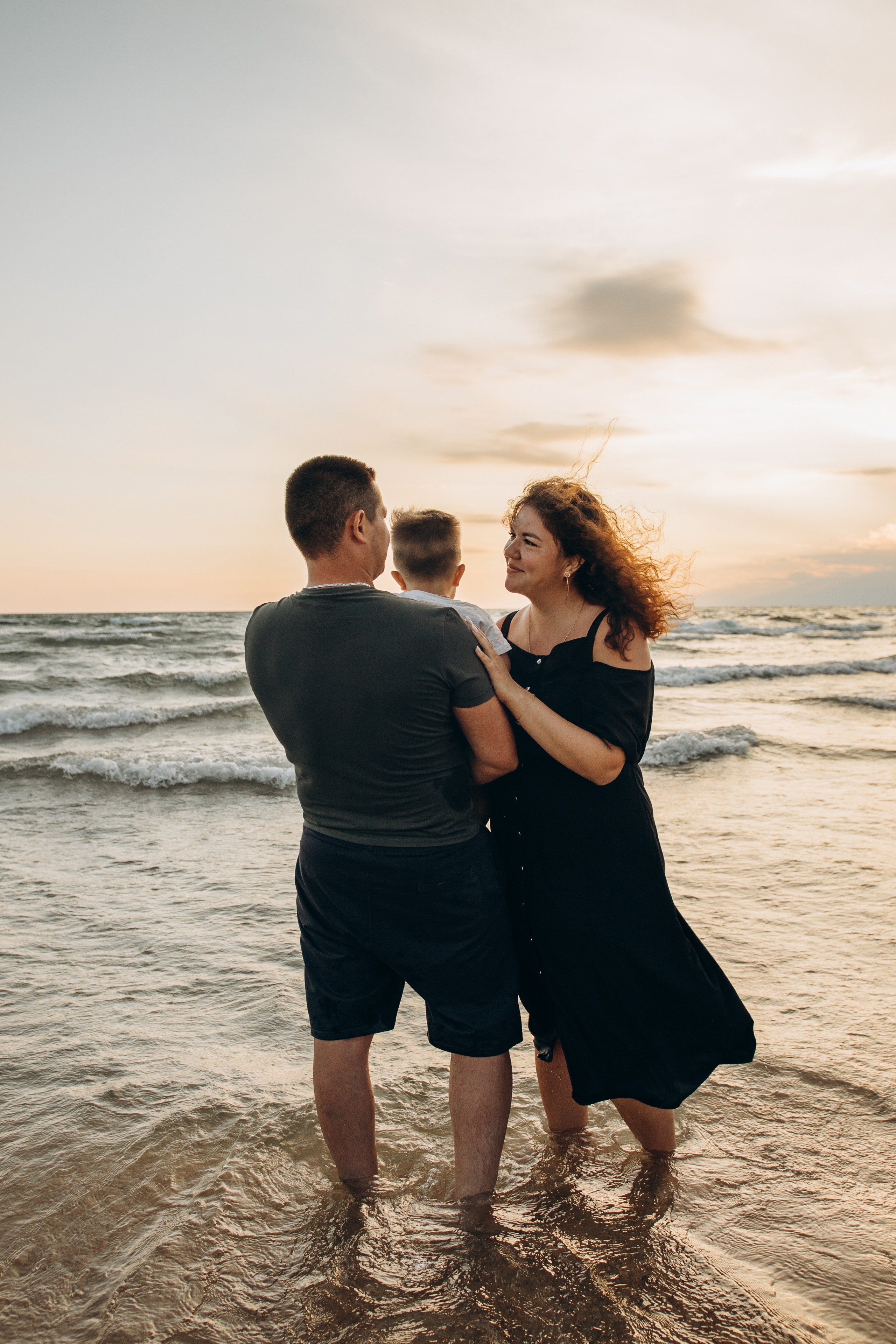 Михаил, Алена и Кирюша — встреча заката с любимыми. Семейный фотограф Новороссийск, Анапа, Геленджик — Юлия Давыдова