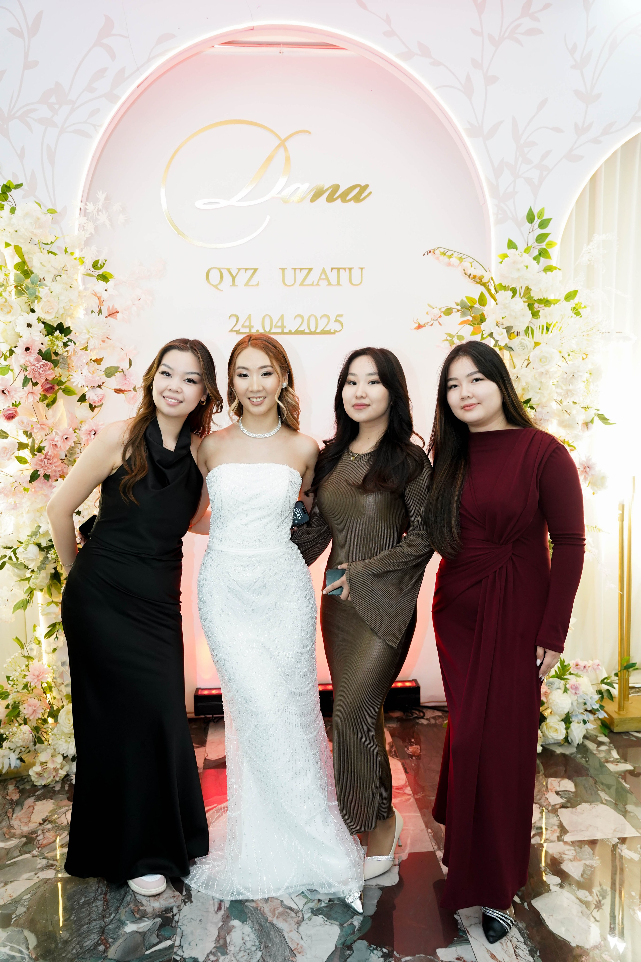 Dana uzatu. Фотограф Ернар Ержанов