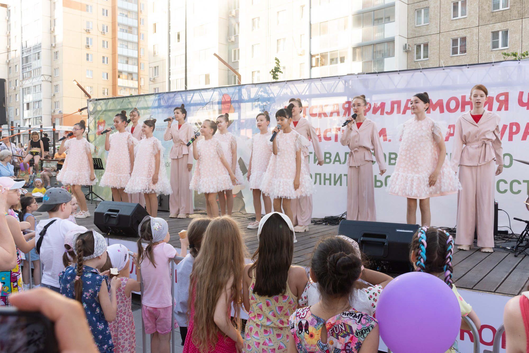 Фестиваль современного исполнительского искусства (Сквер Академ Риверсайд). Фотограф Максим Буряк