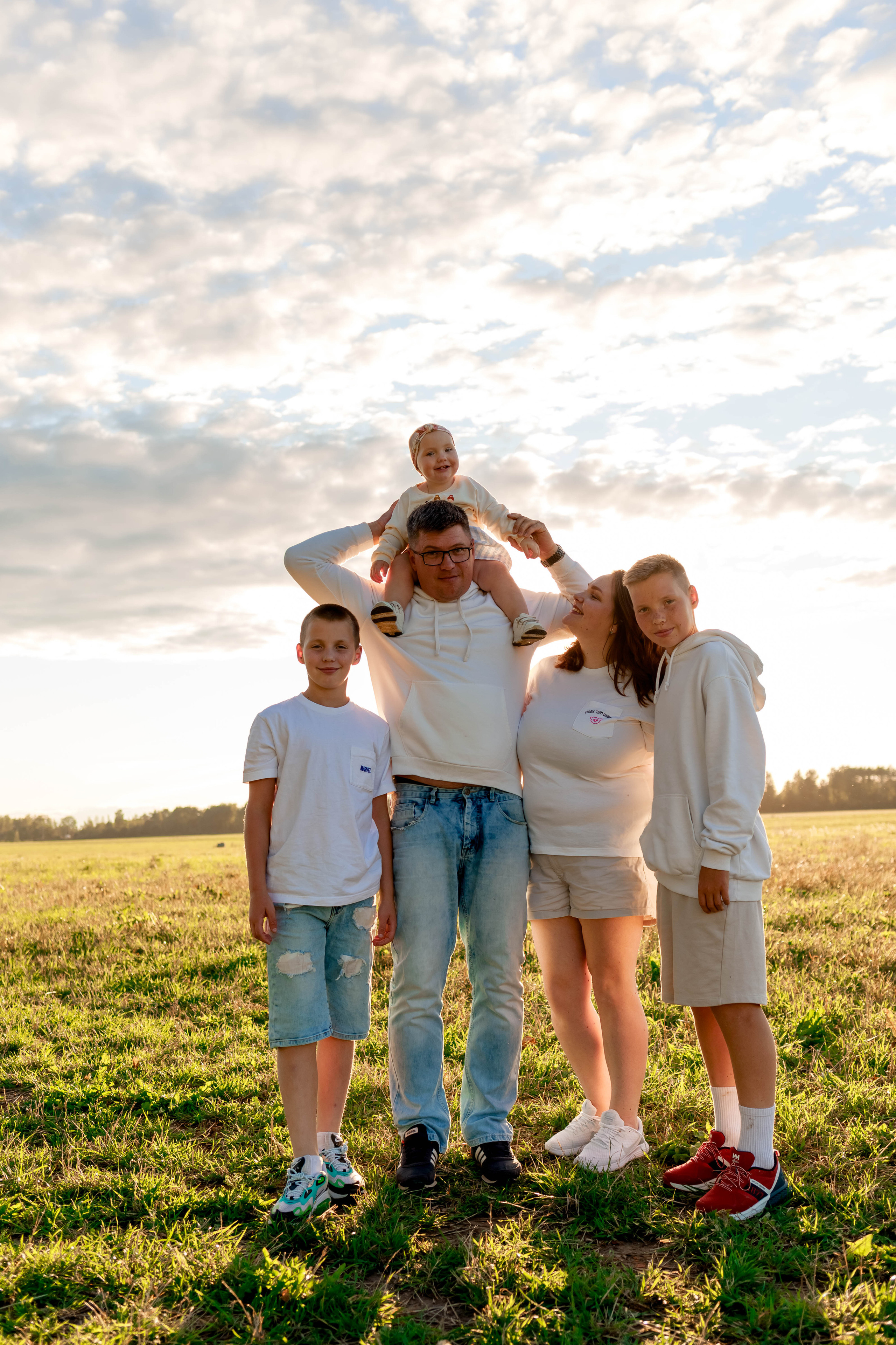 ПРОГУЛКА В ПОЛЕ. Семейный Фотограф в Санкт-Петербурге Пушкин Анастасия Дьяконенкова