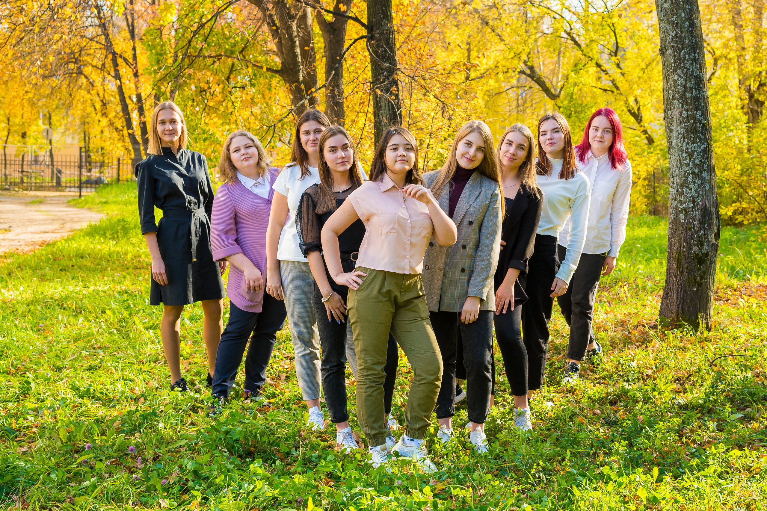 В школьном дворе, парке. Детский фотограф в Екатеринбурге и Берёзовском Евгений Кондаков