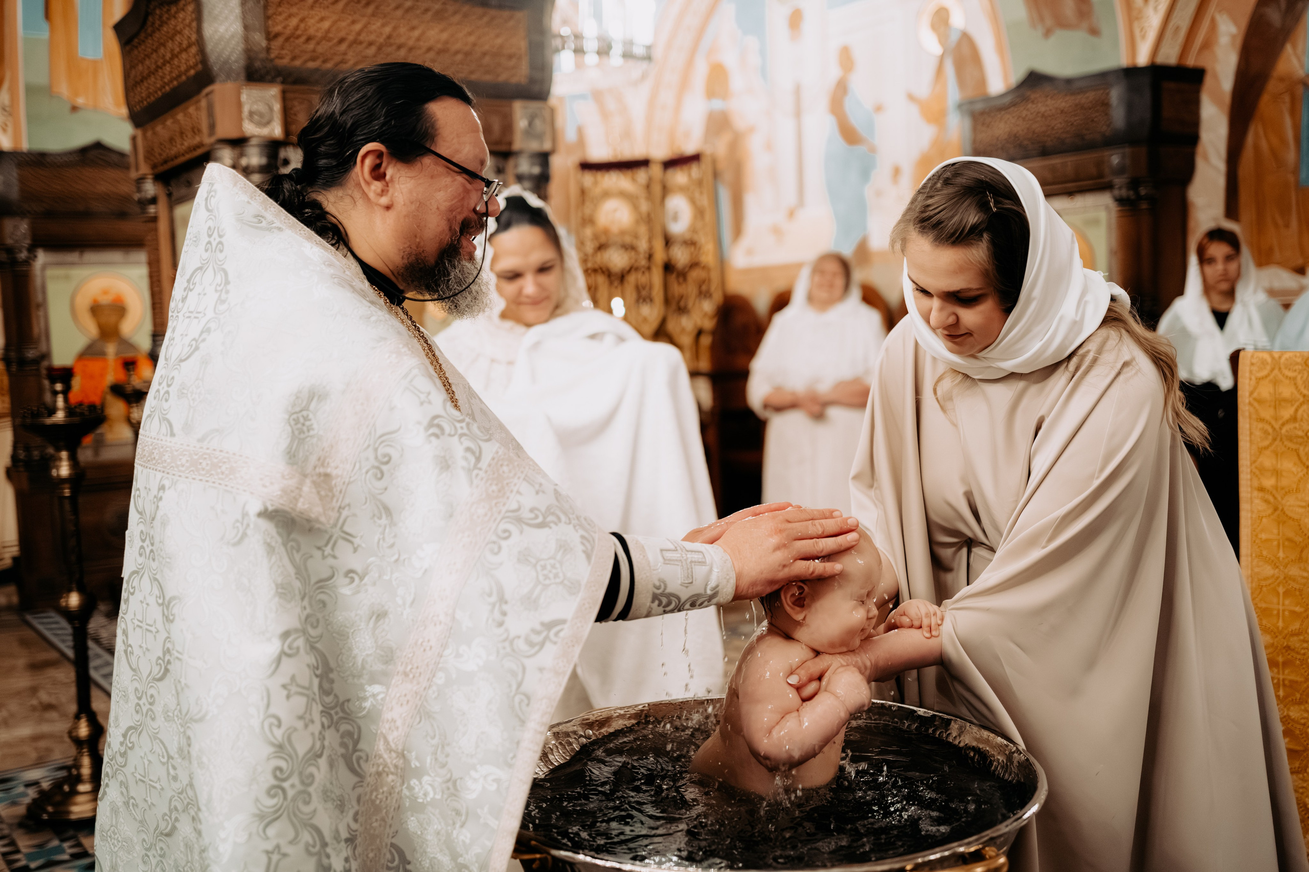 семья в храме