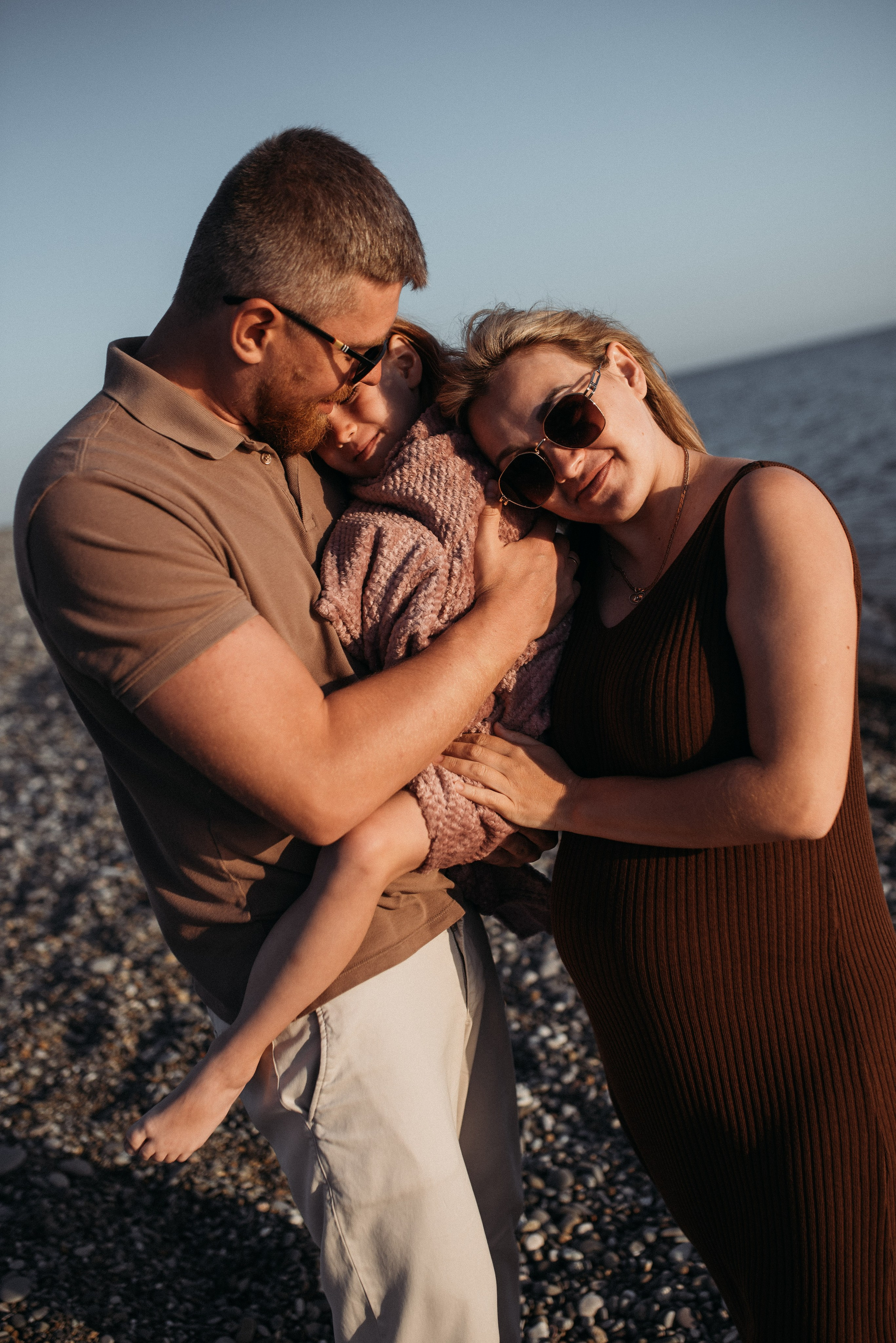 Семейная фотосессия в Головинке на берегу моря на закате. Фотограф в Сочи — Маргарита Поганова