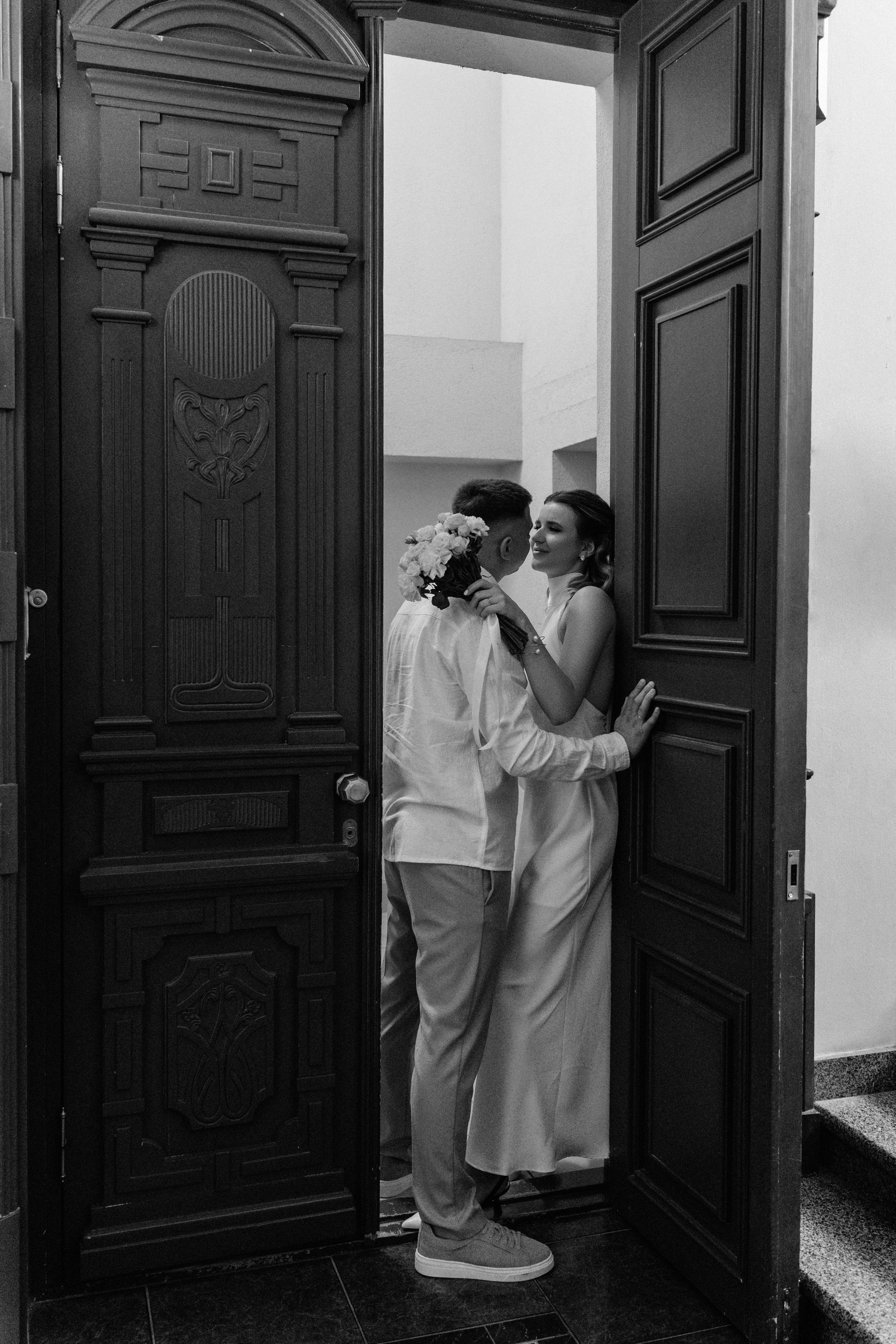 Любовь в одном знаменитом подъезде Минска. Ваш семейный фотограф в Минске — Вика Трегубова