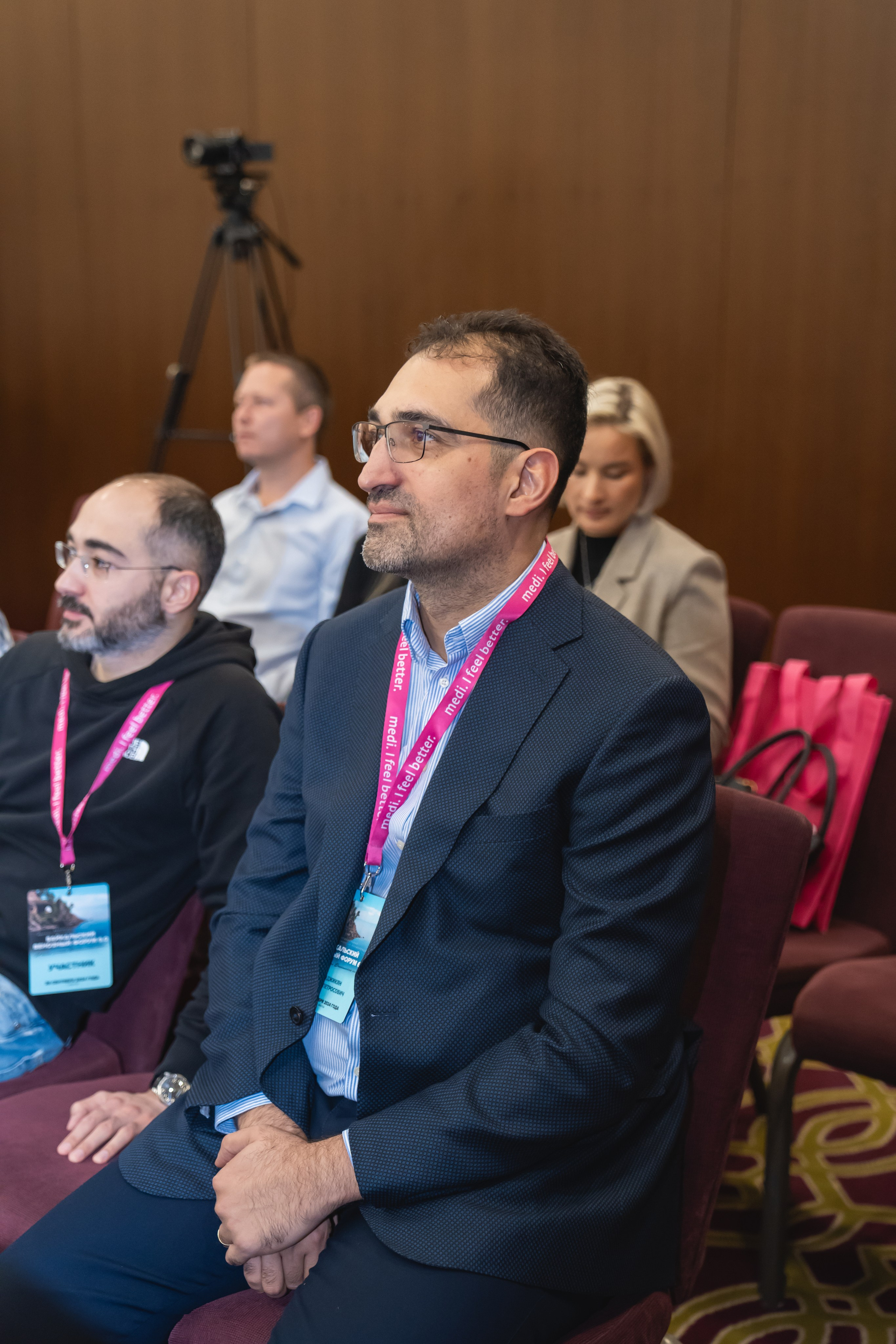 Фотосессия форумов, конференций. Занимаюсь профессиональной фотографией и живу рядом с Байкалом. Работаю в разных жанрах