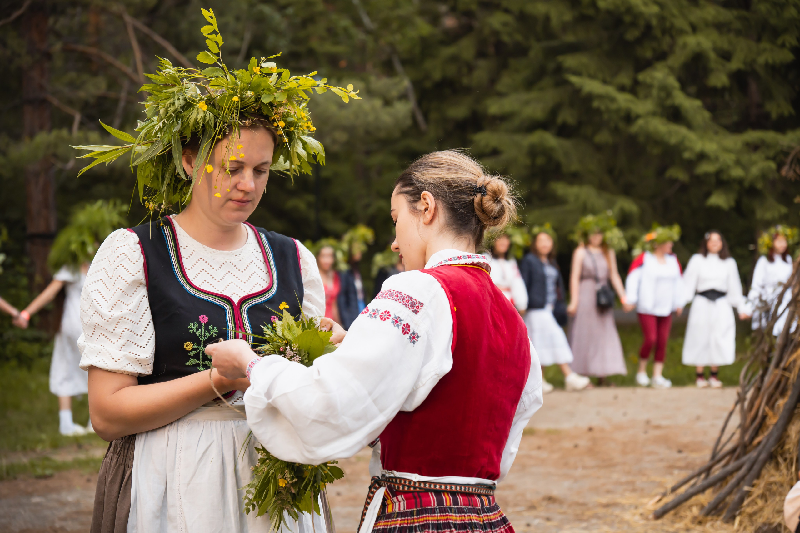 Белорусское Купалье. Занимаюсь профессиональной фотографией и живу рядом с Байкалом. Работаю в разных жанрах