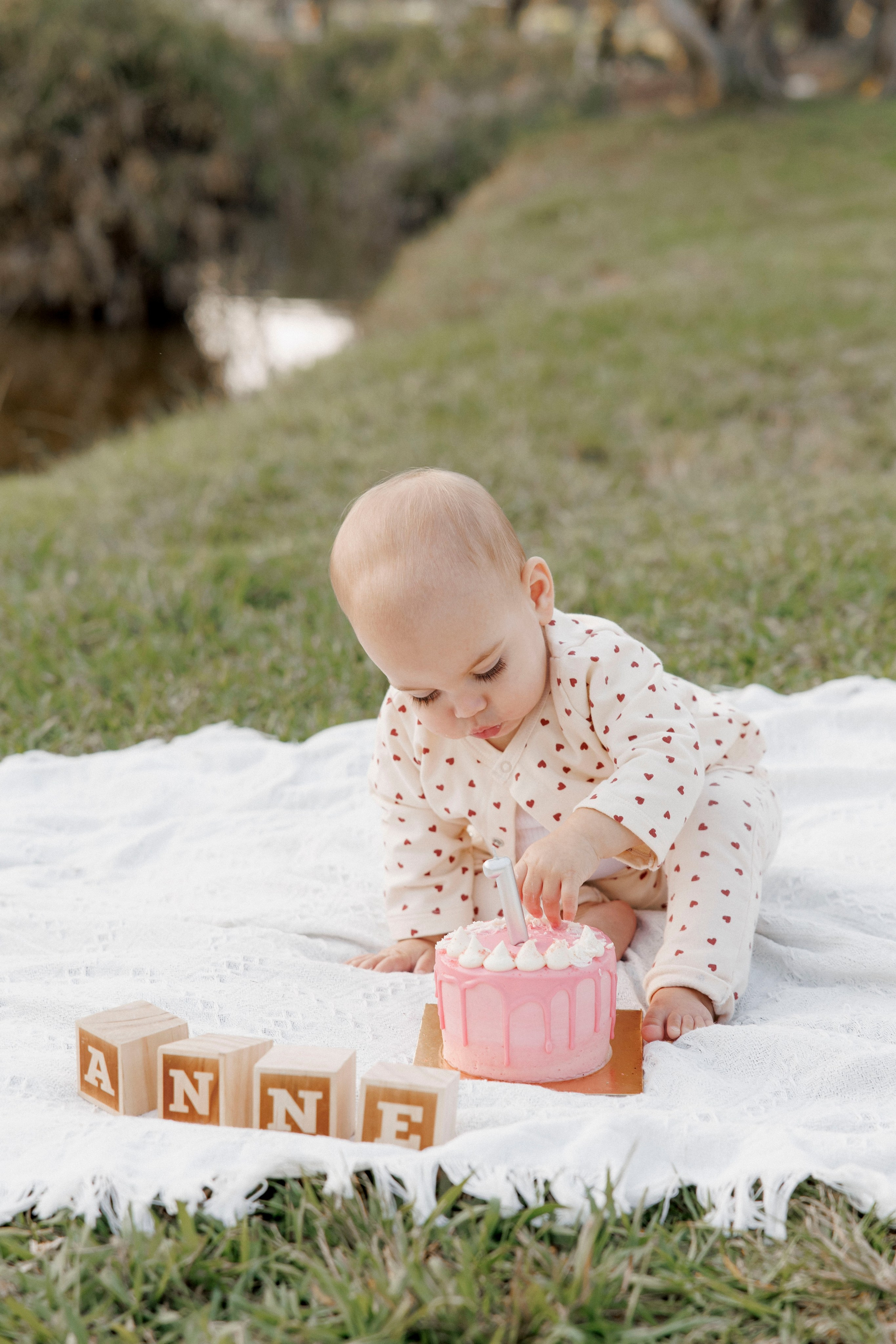 First year photoshoot inside the park (sunset). Wedding and family photographer