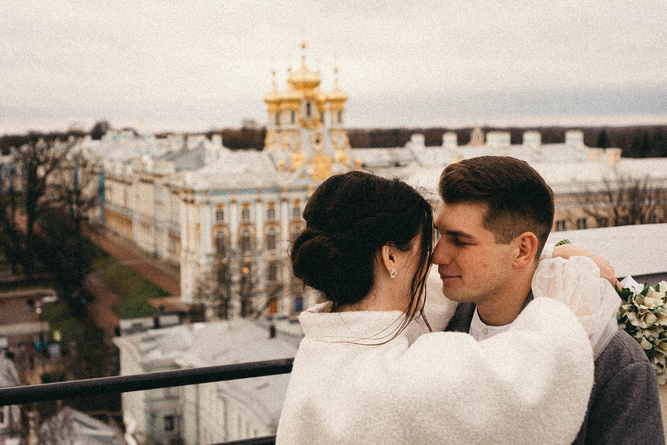 СВАДЕБНАЯ СЬЕМКА ПАРЫ В ГОРОДЕ ПУШКИН В ПАРКЕ ЕКАТЕРИНЕНСКОМ В НОЯБРЕ. Профессиональный фотограф, Санкт-Петербург — Виктория Богомолова