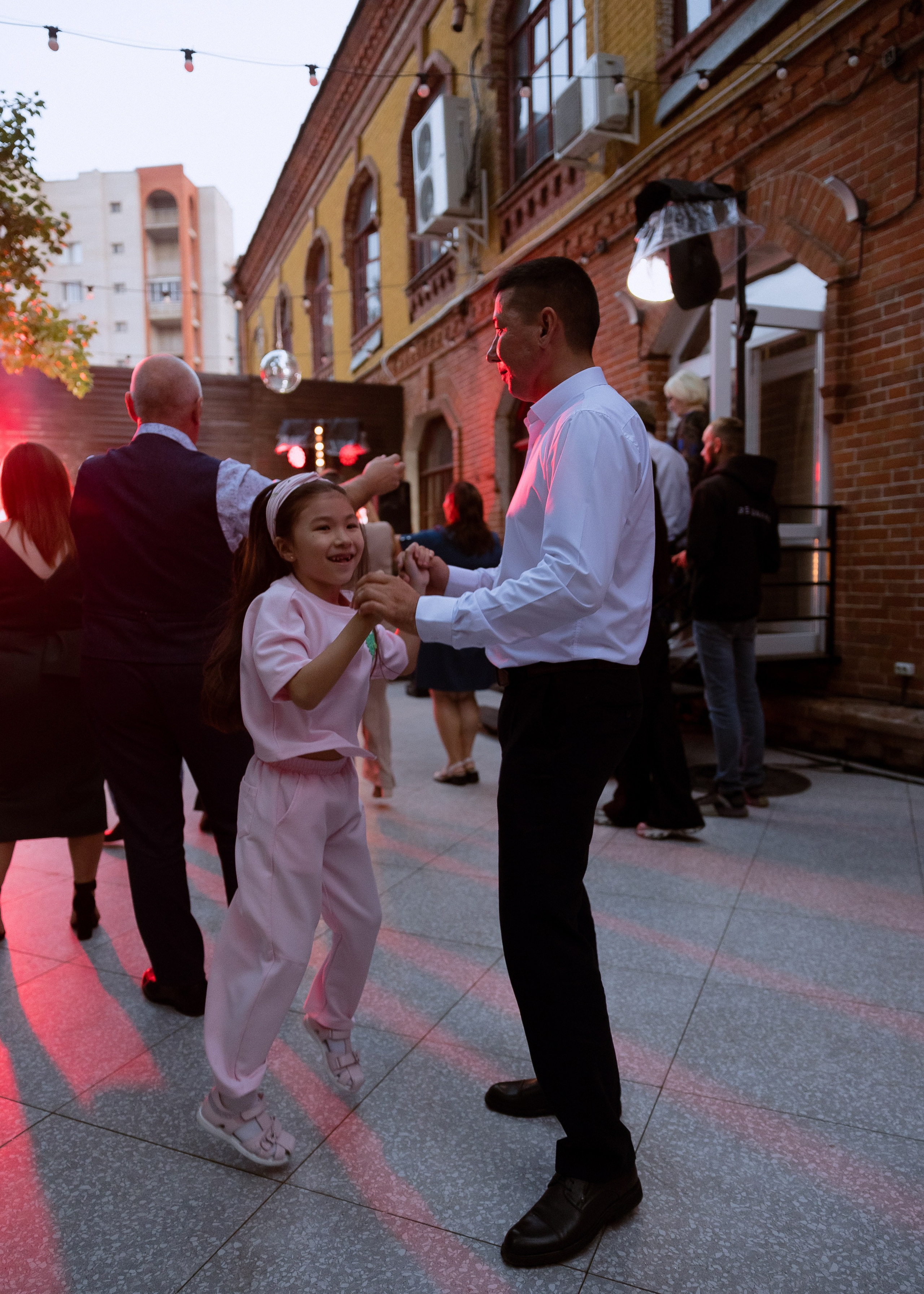 Дмитрий и Алита. Фотограф Эмиль Исякаев
