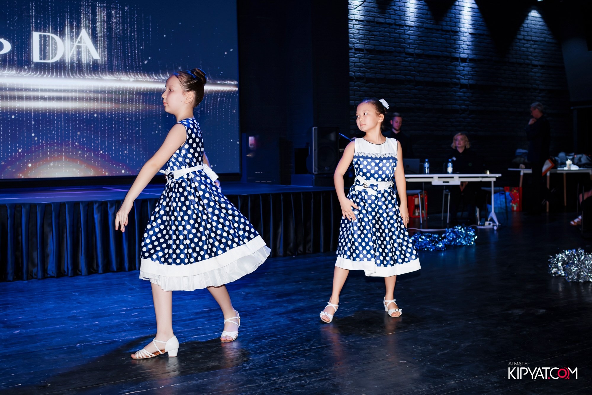 НОВОГОДНИЙ КОНЦЕРТ ШКОЛЫ ТАНЦА TOP DANCE. КИПЯТКОМ АЛМАТЫ! Фотосъемка мероприятий в Алматы