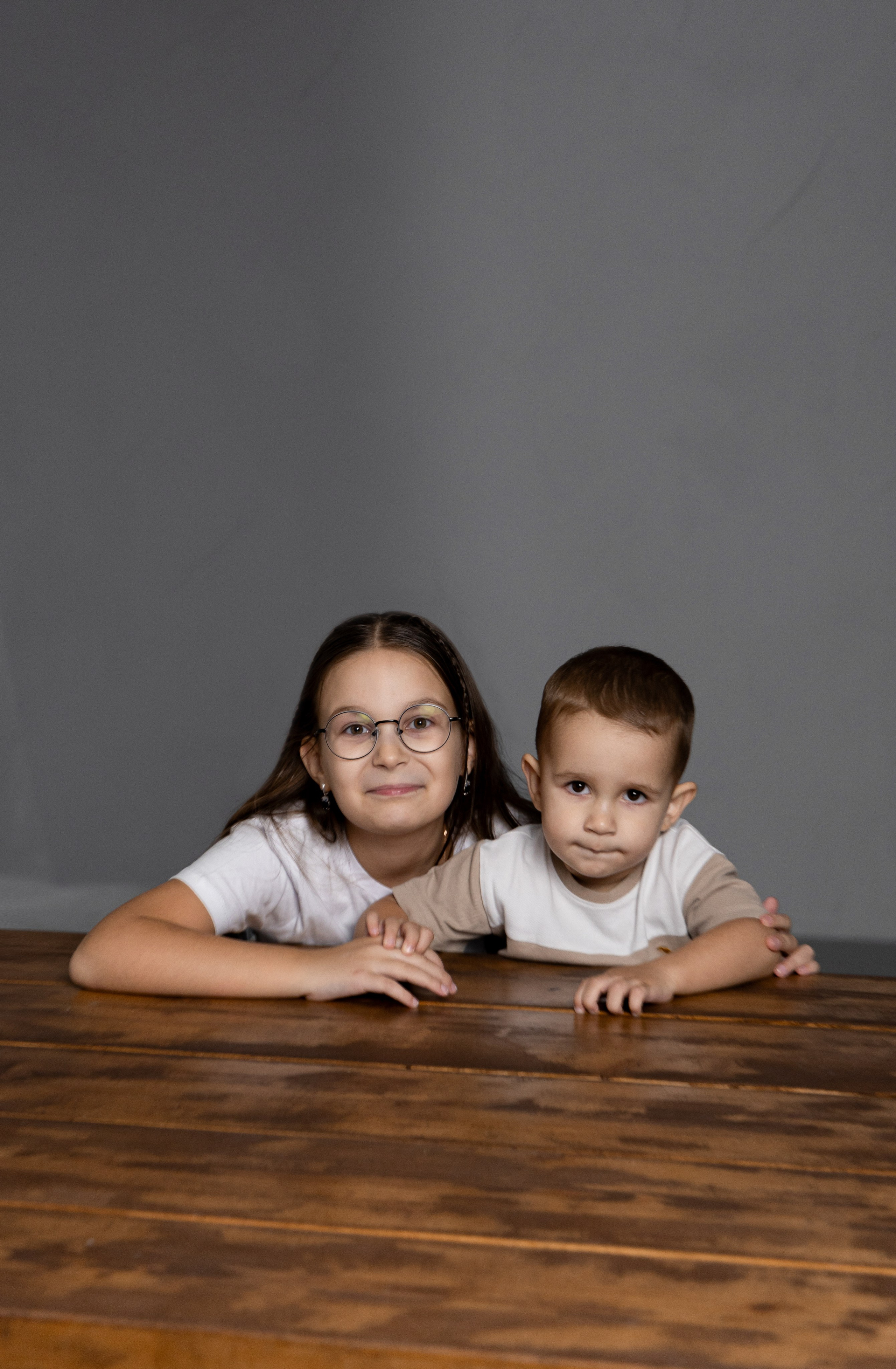 Александра и Даниил со своими детьми: Евой и Артуром. Фотограф в Калининграде Сокирко Светлана